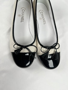 Pre-Owned CHANEL™ Pony Hair Cap Toe Black/White Flats, 40
