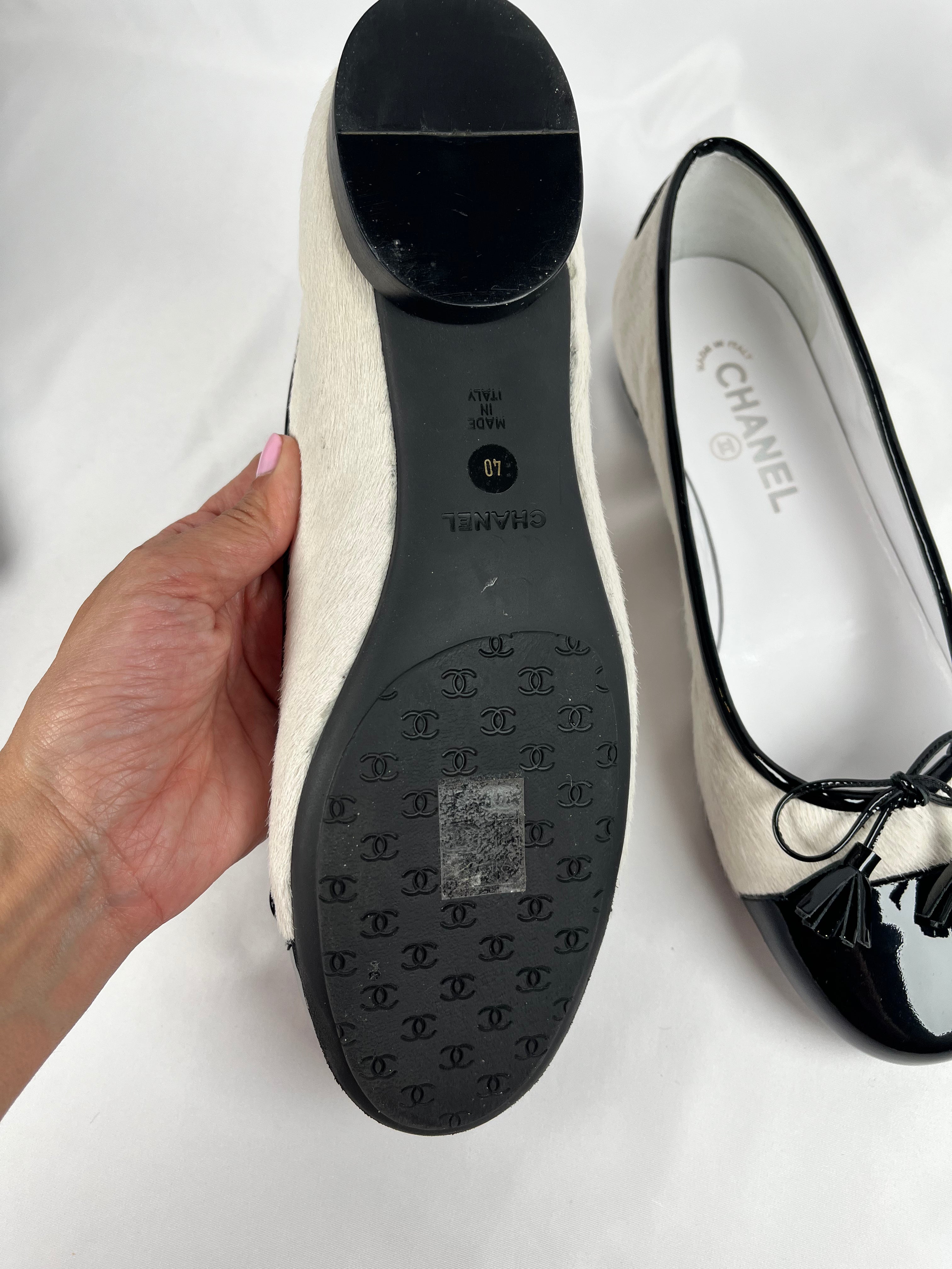 Pre-Owned CHANEL™ Pony Hair Cap Toe Black/White Flats, 40
