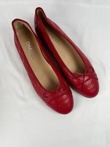 Pre-Owned CHANEL™ Caviar Ballet Red Flats, 41