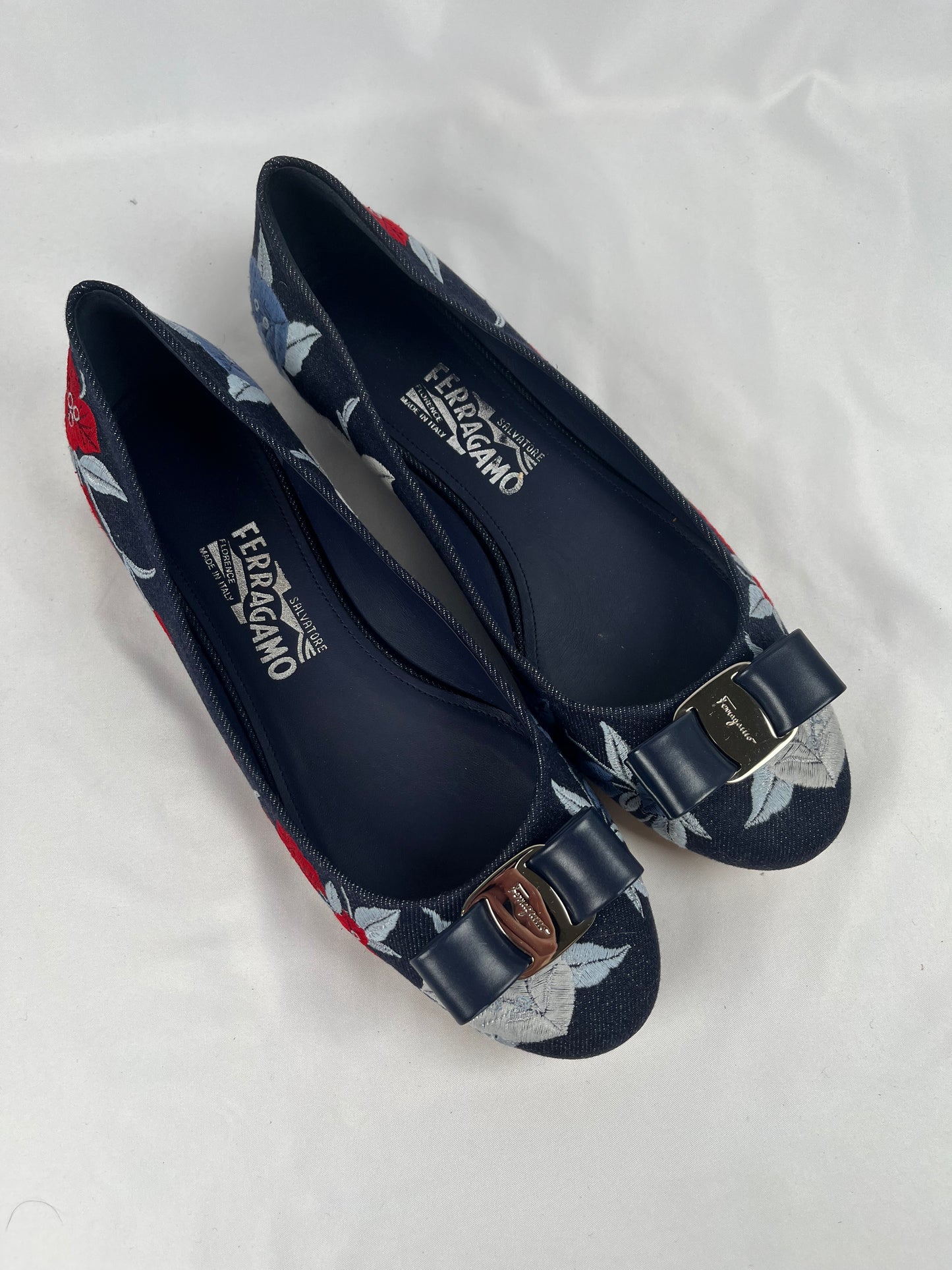 Pre-Owned SALVATORE FERRAGAMO Varina Blue Denim Flats, 9.5B