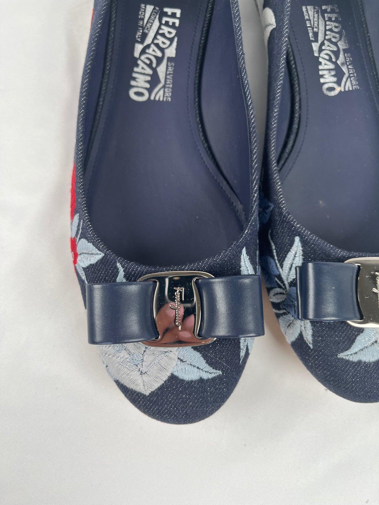 Pre-Owned SALVATORE FERRAGAMO Varina Blue Denim Flats, 9.5B
