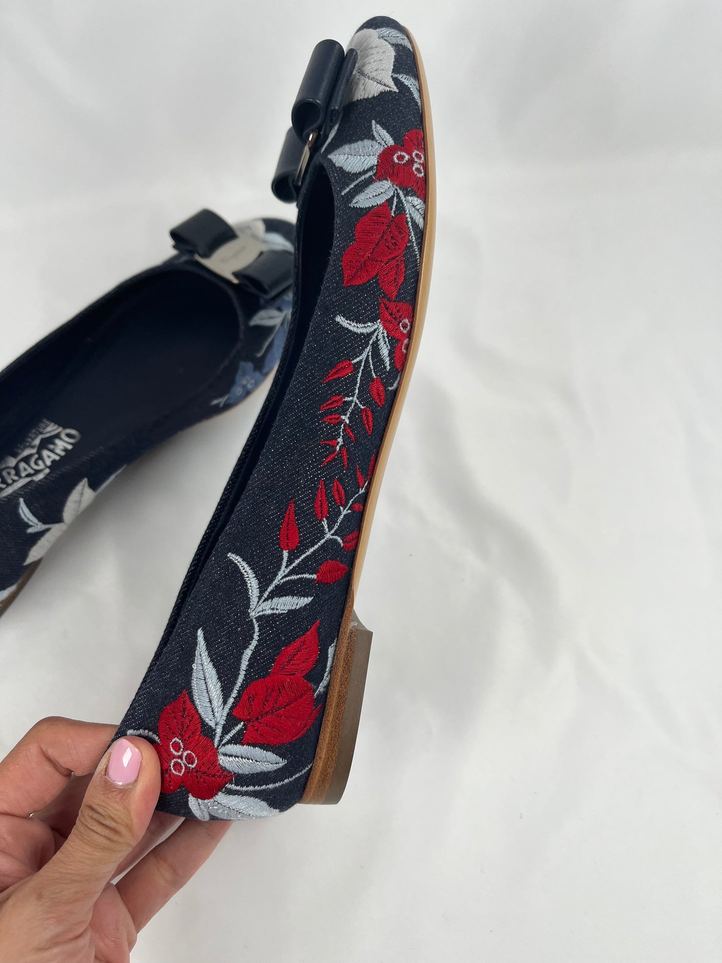 Pre-Owned SALVATORE FERRAGAMO Varina Blue Denim Flats, 9.5B