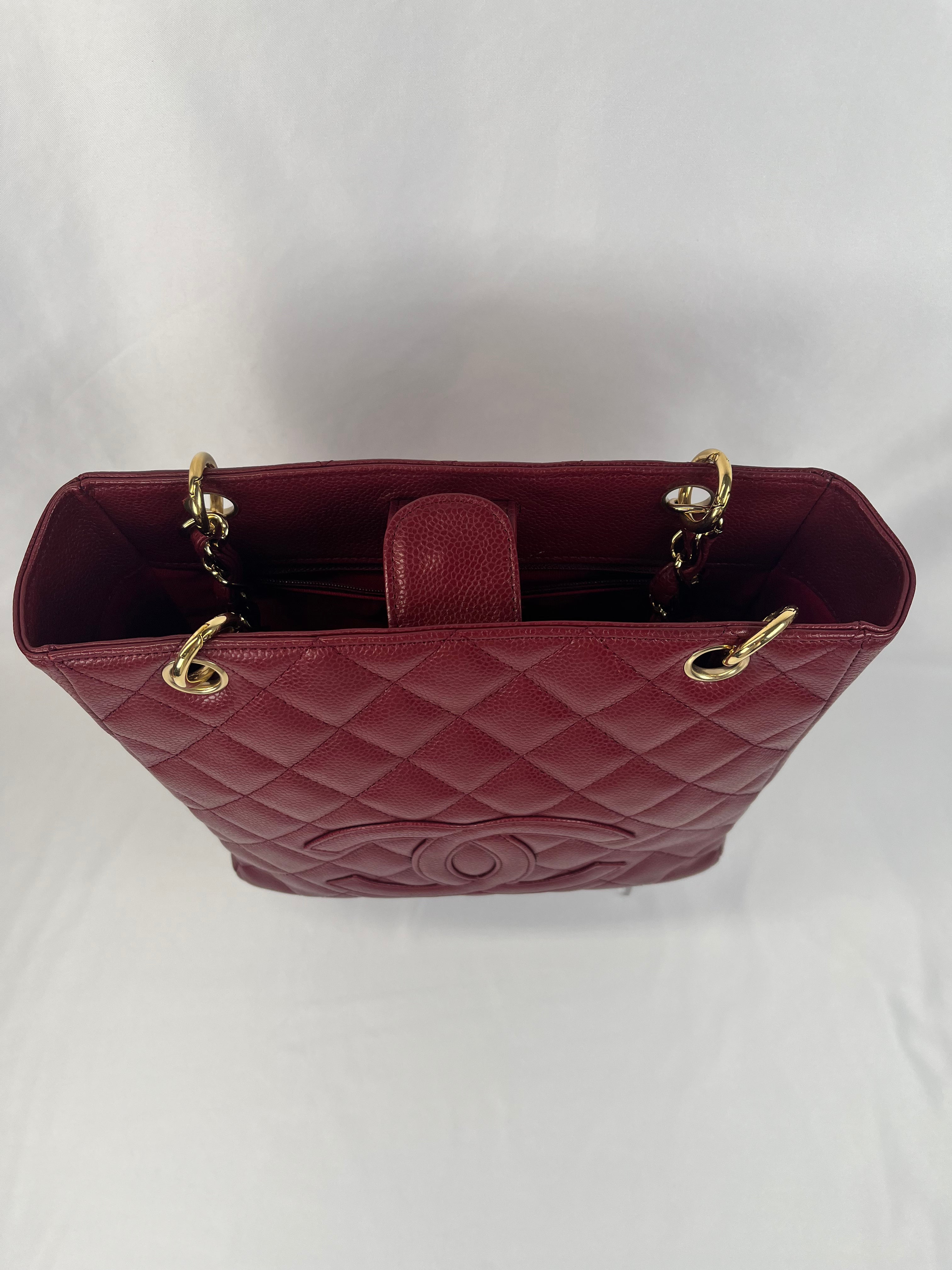 Pre-Owned CHANEL™ Caviar Petite Shopping Tote Red Handbag