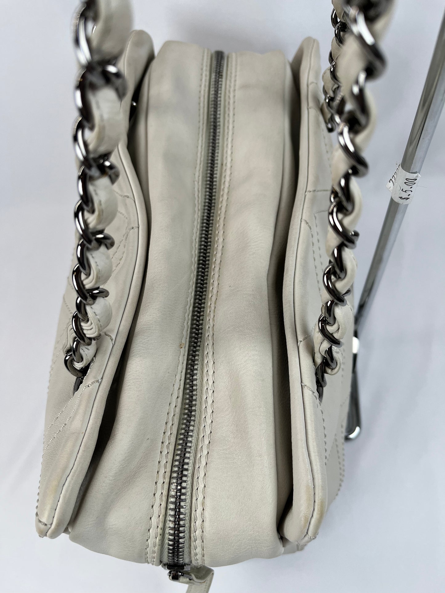 Pre-Owned CHANEL™ Diamond Stitch Tote White/SHW Handbag