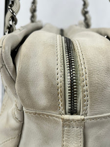Pre-Owned CHANEL™ Diamond Stitch Tote White/SHW Handbag