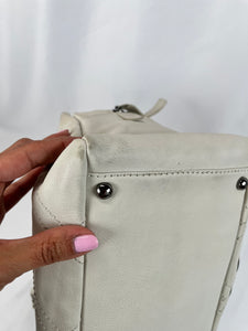 Pre-Owned CHANEL™ Diamond Stitch Tote White/SHW Handbag