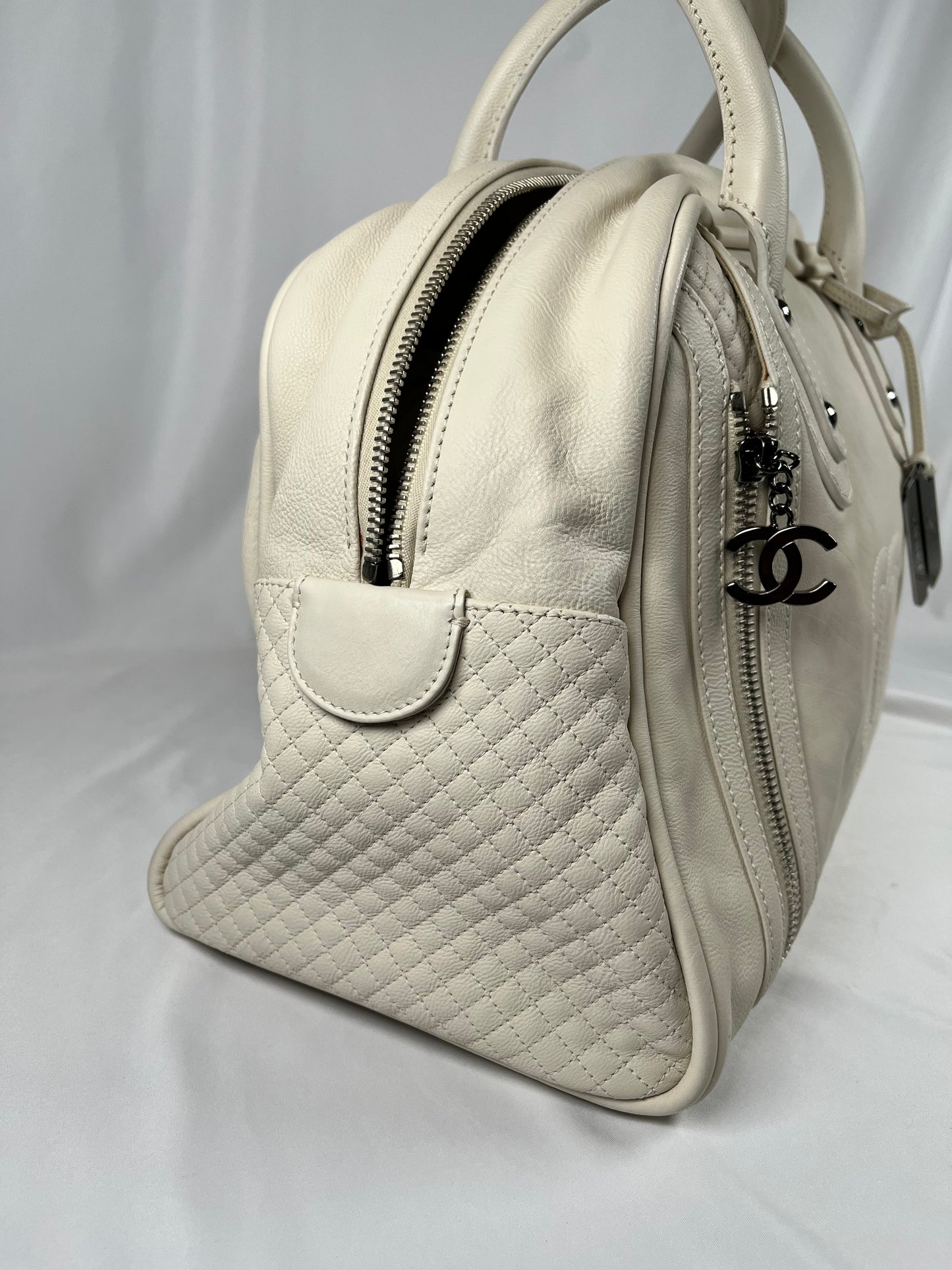Pre-Owned Chanel™ CC Carry-On Bowling Bag White Handbag
