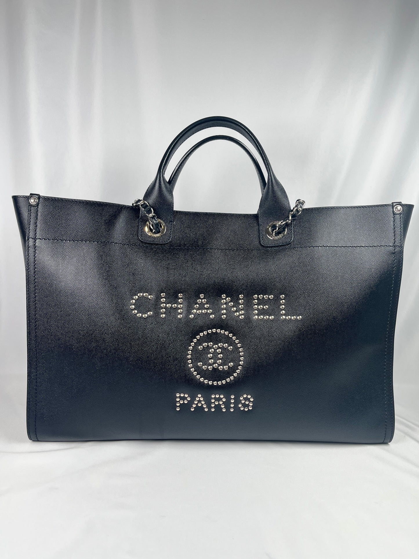 Pre-Owned CHANEL ™ Deauville, XL Black Handbag