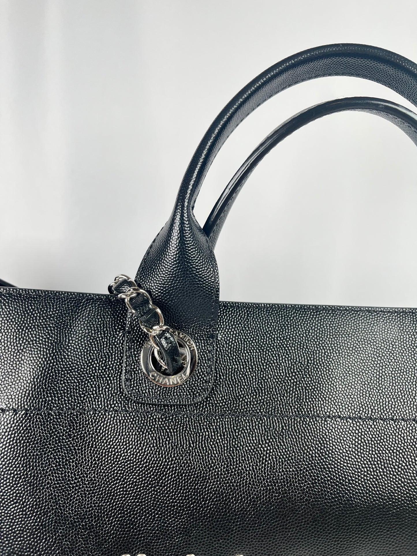 Pre-Owned CHANEL ™ Deauville, XL Black Handbag