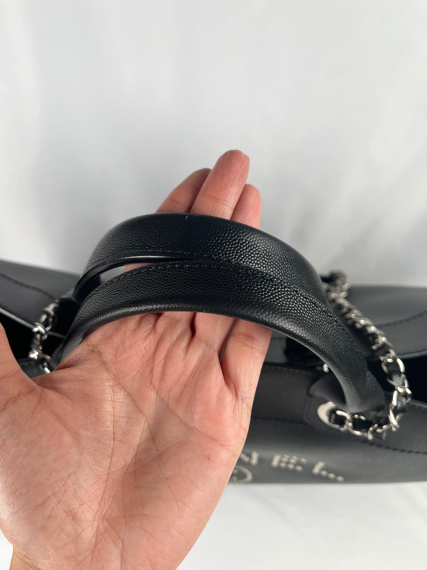 Pre-Owned CHANEL ™ Deauville, XL Black Handbag