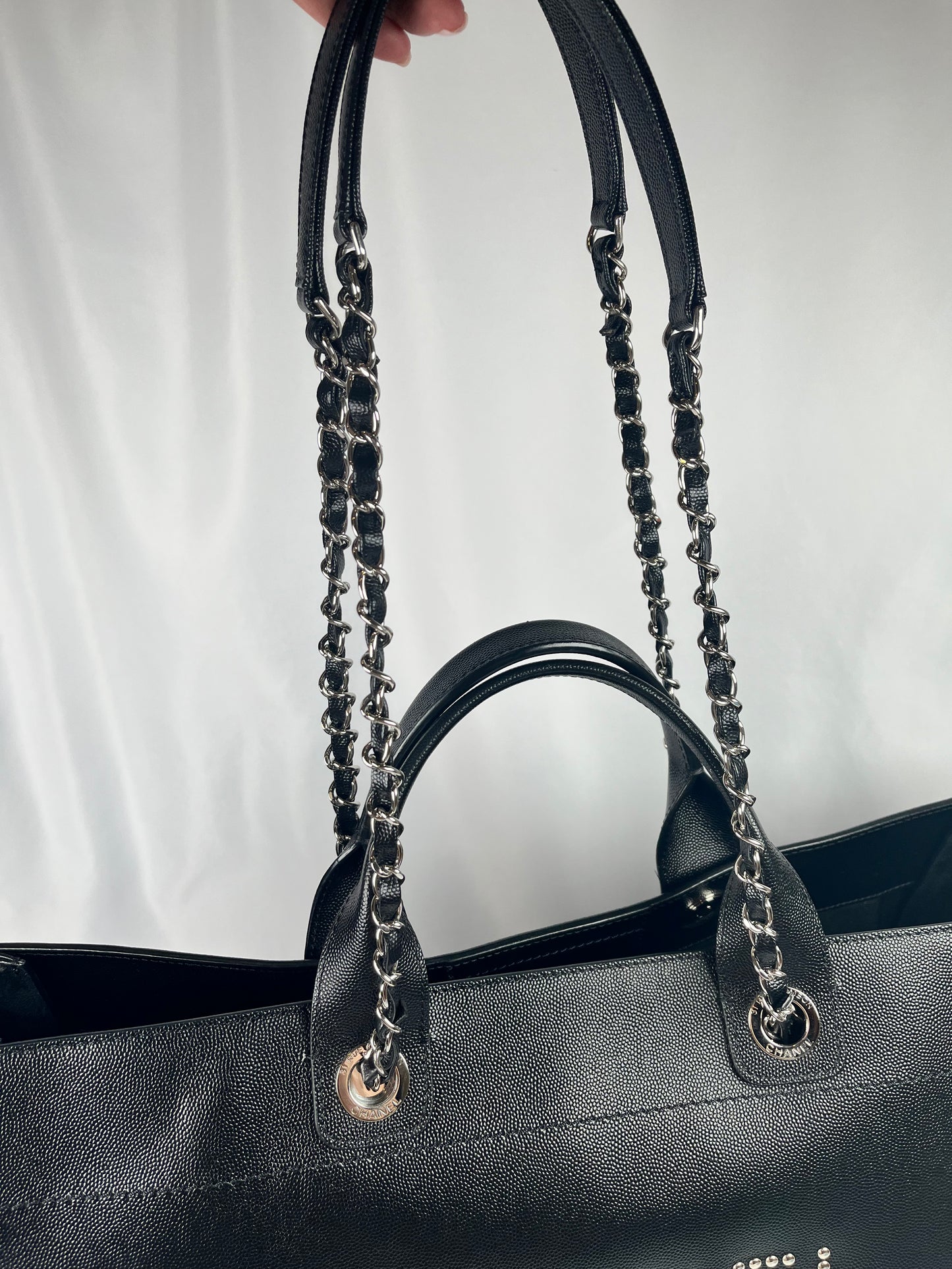 Pre-Owned CHANEL ™ Deauville, XL Black Handbag