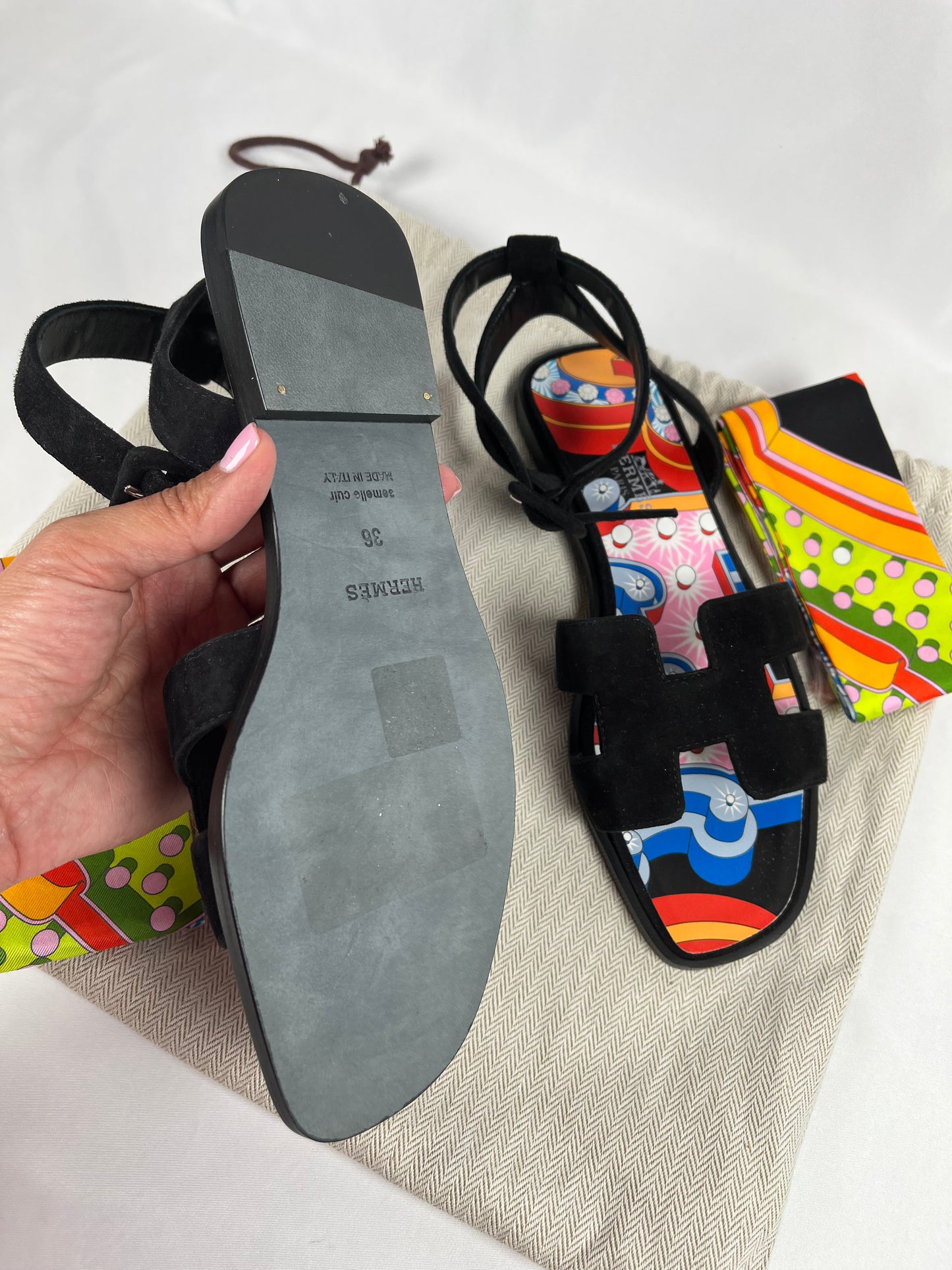 Pre-Owned HERMES Eyra Black Sandals, 36