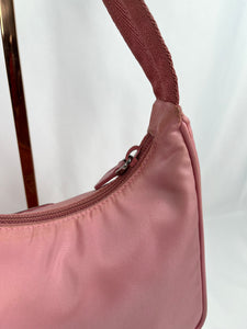 Pre-Owned PRADA Re-Edition 2000 Pink Handbag