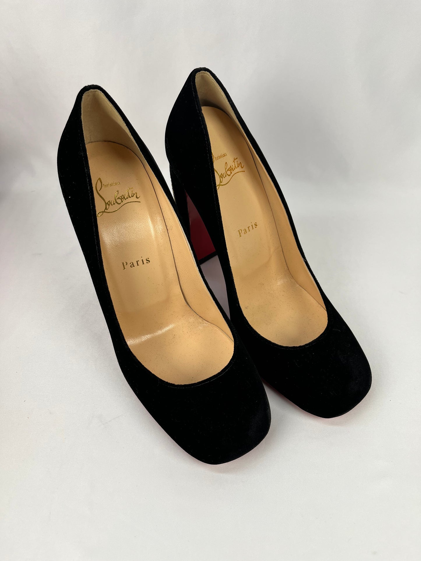 Pre-Owned CHRISTIAN LOUBOUTIN Cadrilla Corazon Black Pumps, 39