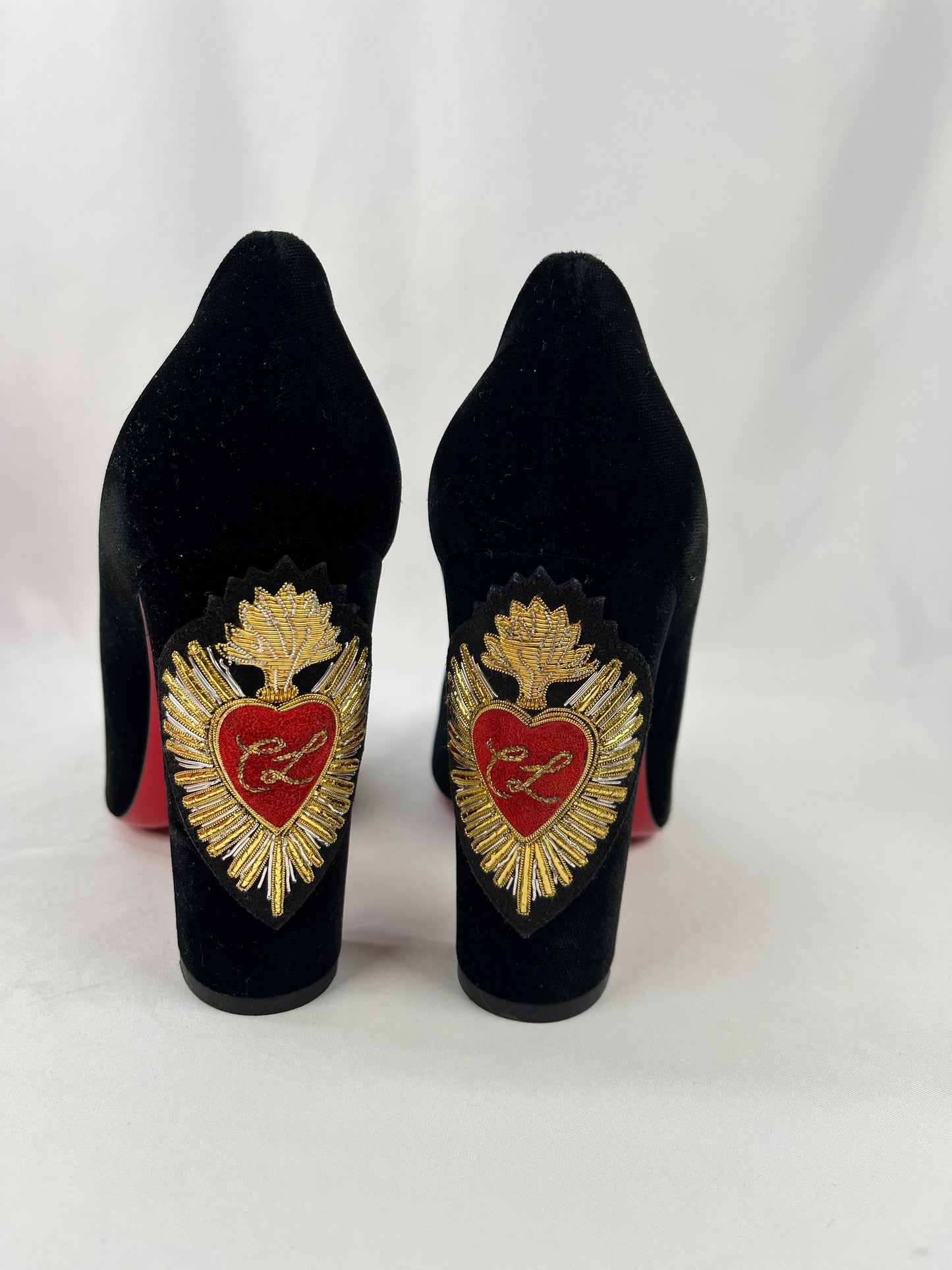 Pre-Owned CHRISTIAN LOUBOUTIN Cadrilla Corazon Black Pumps, 39