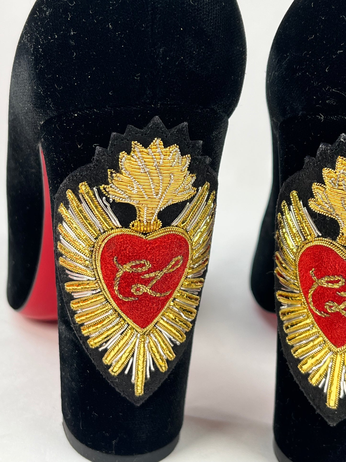Pre-Owned CHRISTIAN LOUBOUTIN Cadrilla Corazon Black Pumps, 39