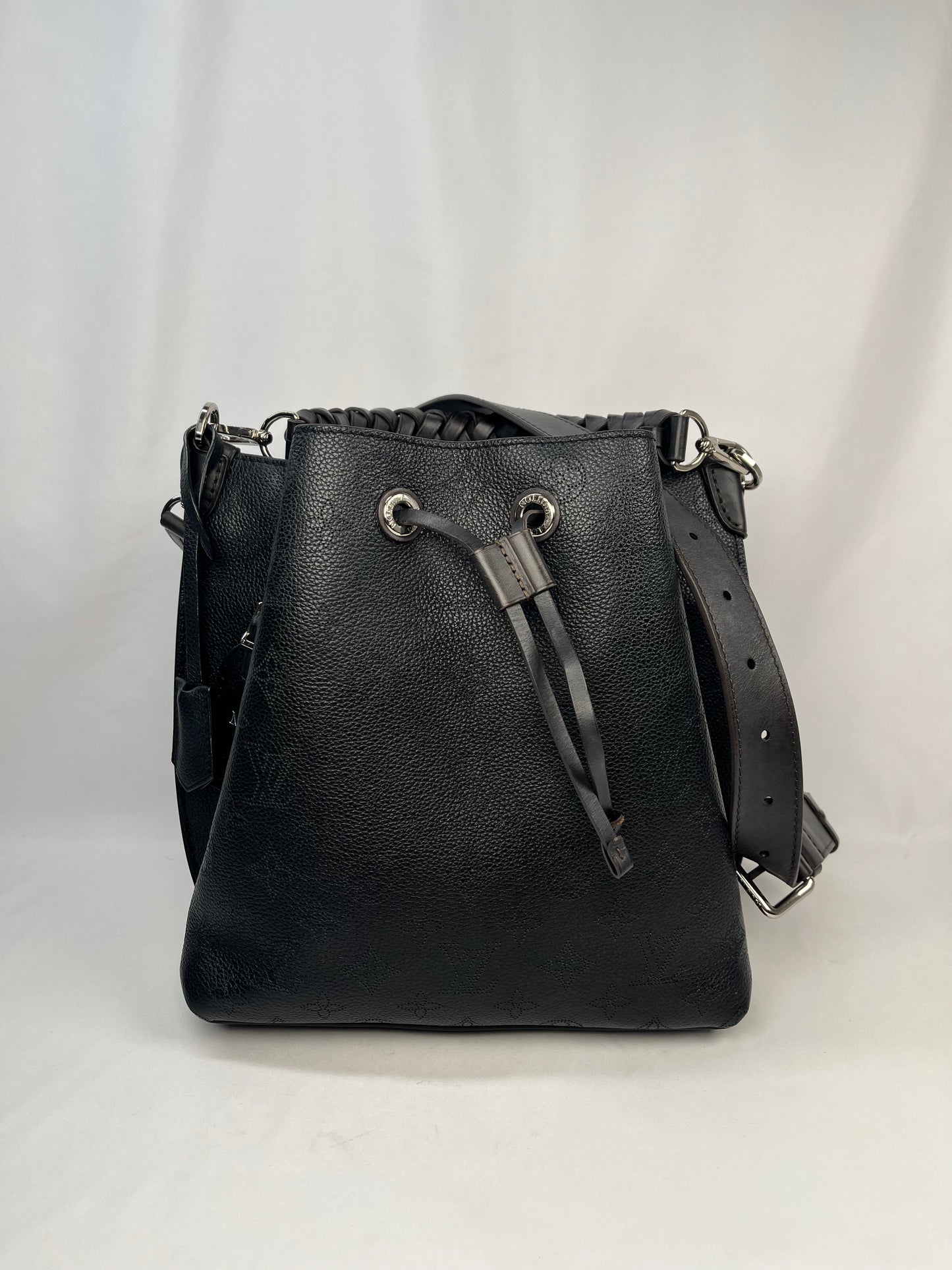 Pre-Owned LOUIS VUITTON Mahina Muria Black Handbag