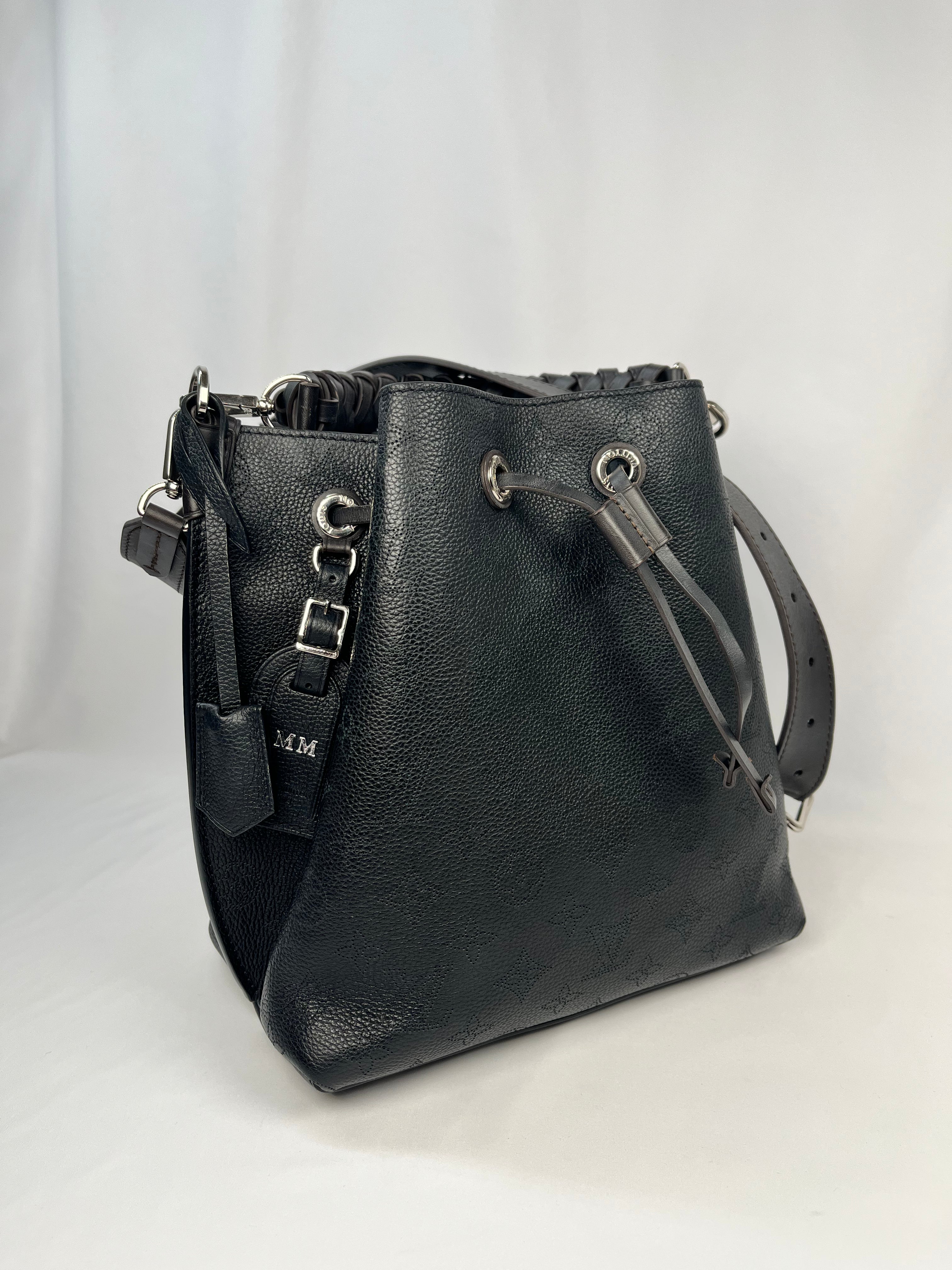 Pre-Owned LOUIS VUITTON Mahina Muria Black Handbag