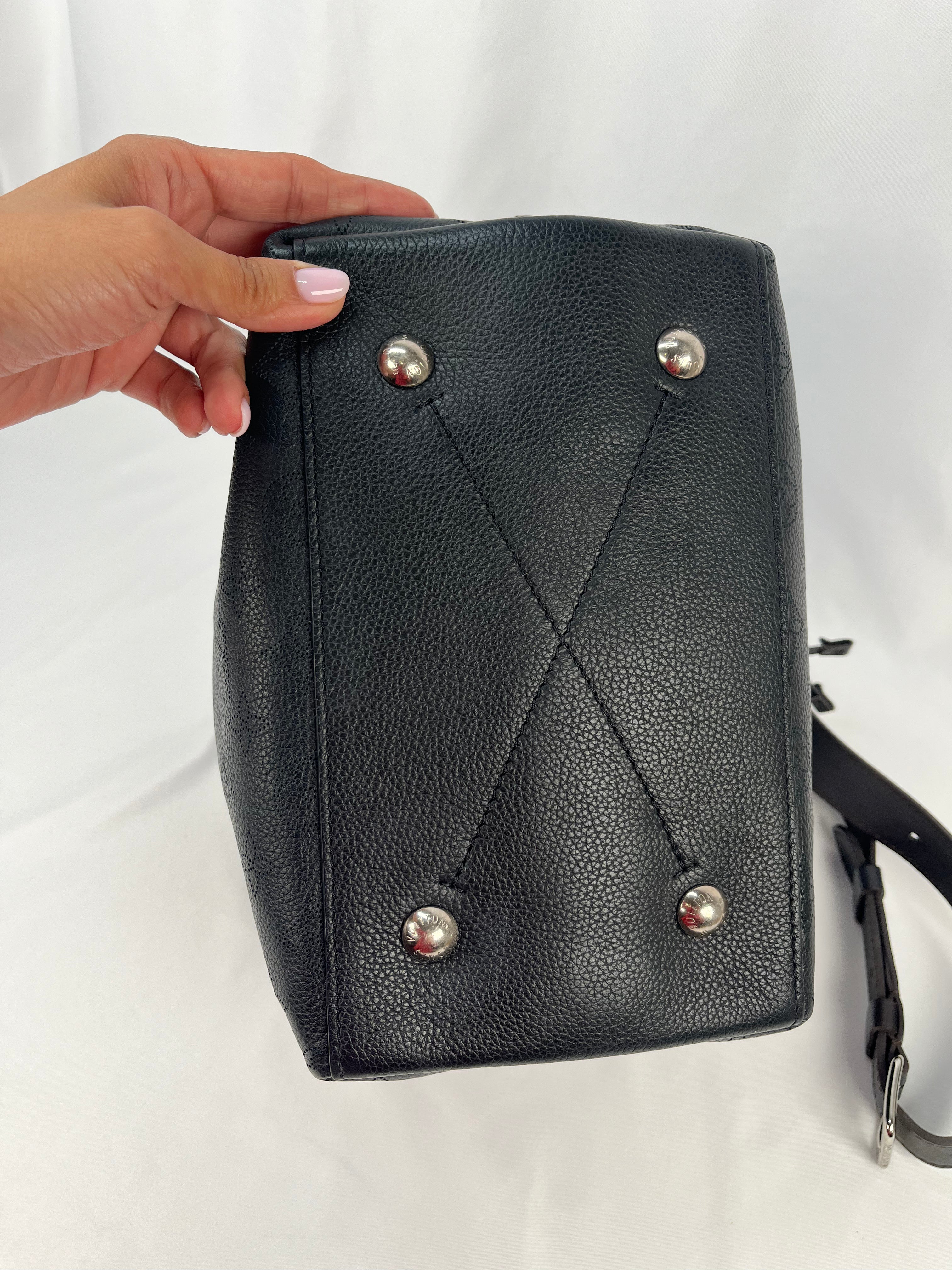 Pre-Owned LOUIS VUITTON Mahina Muria Black Handbag