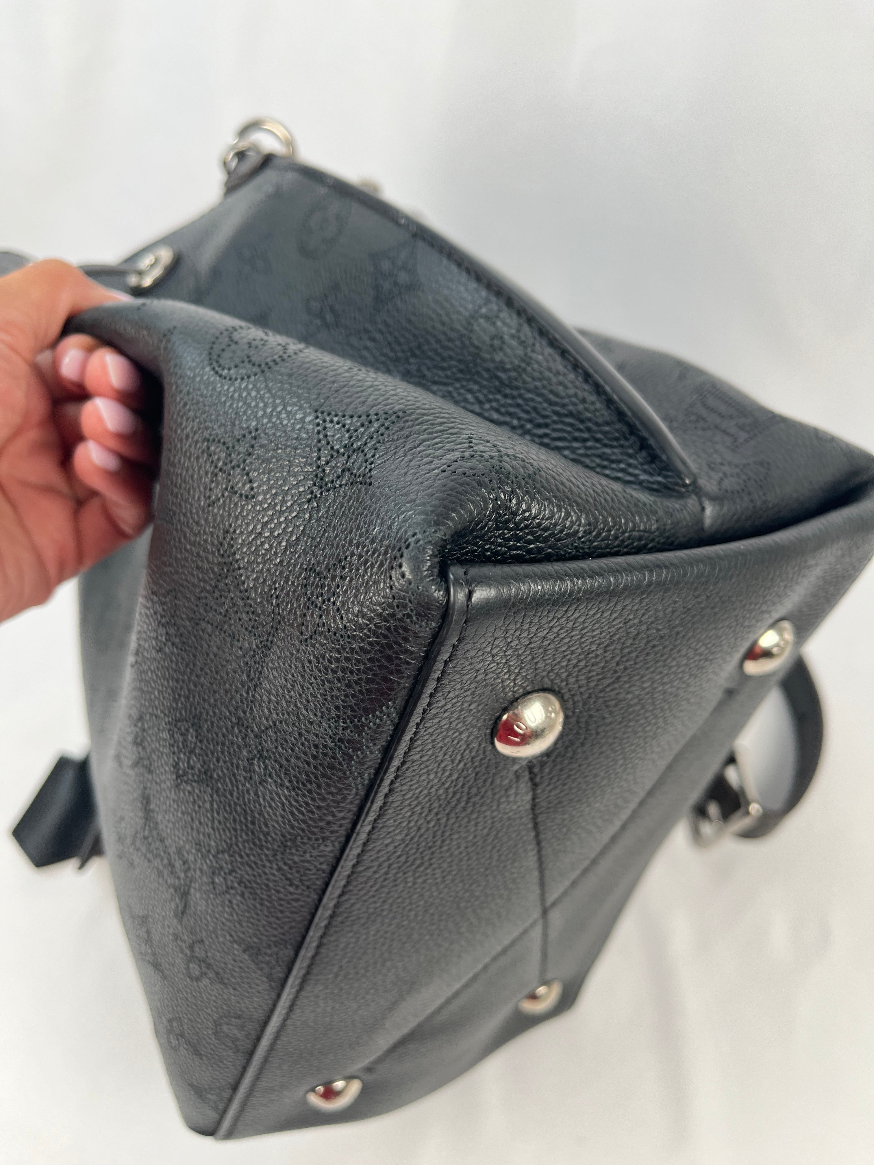 Pre-Owned LOUIS VUITTON Mahina Muria Black Handbag