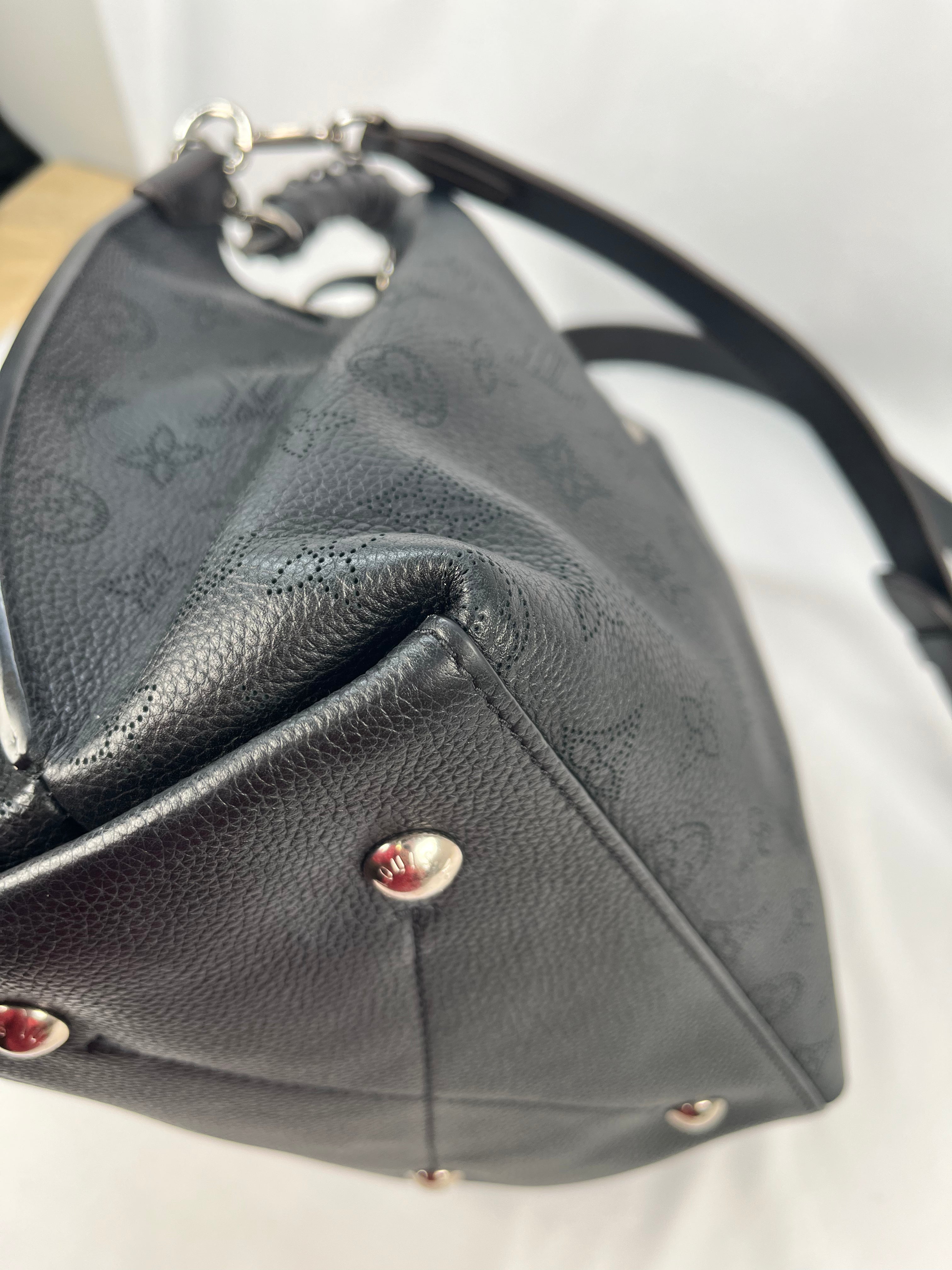 Pre-Owned LOUIS VUITTON Mahina Muria Black Handbag