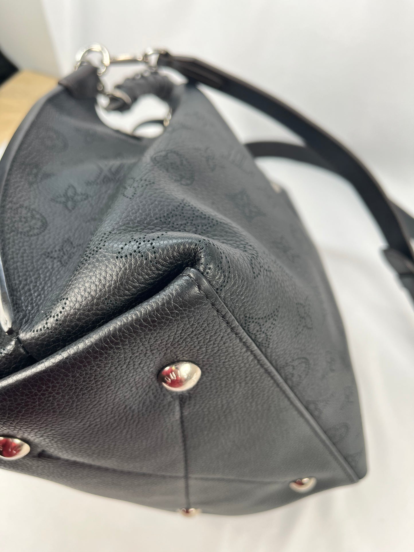 Pre-Owned LOUIS VUITTON Mahina Muria Black Handbag