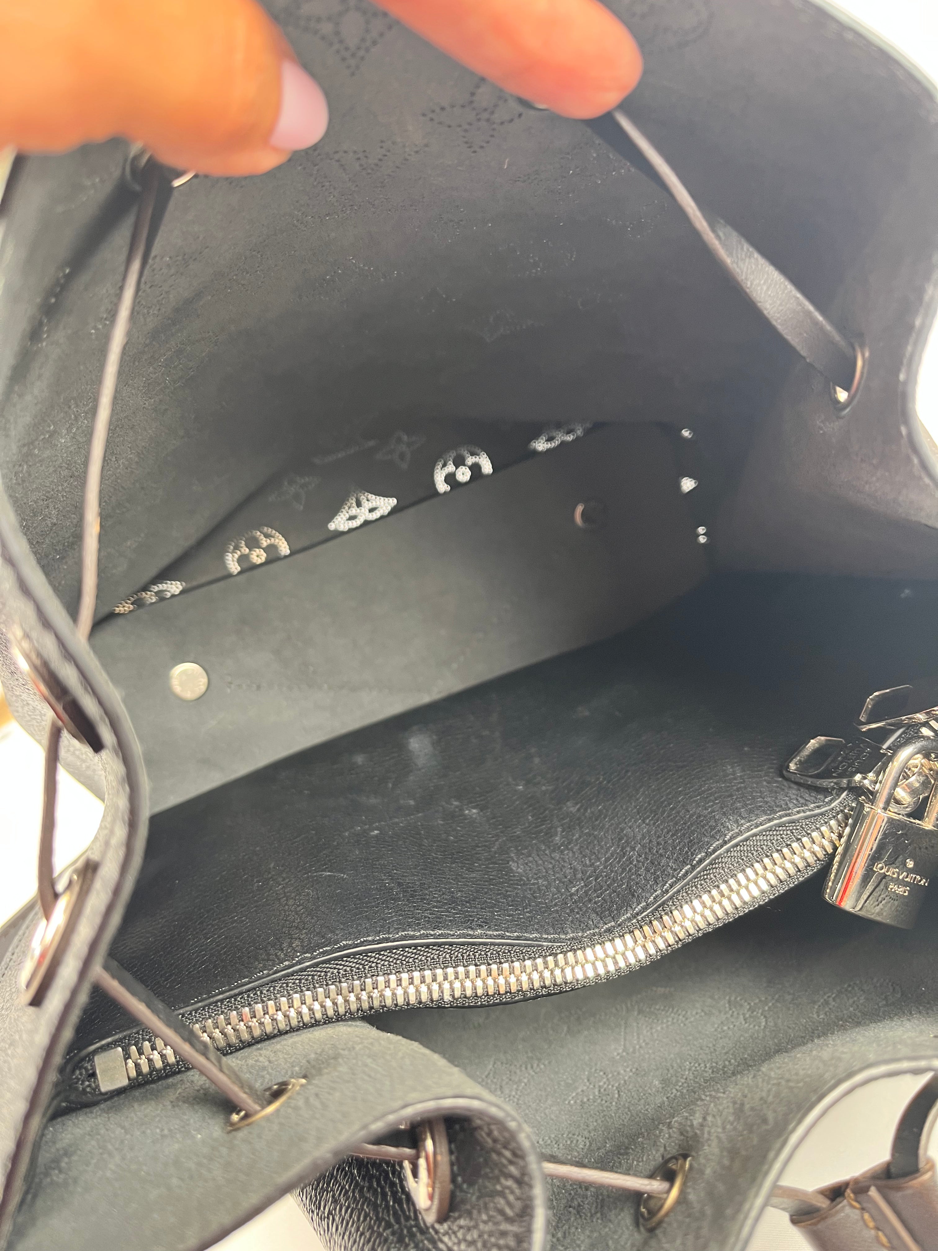 Pre-Owned LOUIS VUITTON Mahina Muria Black Handbag