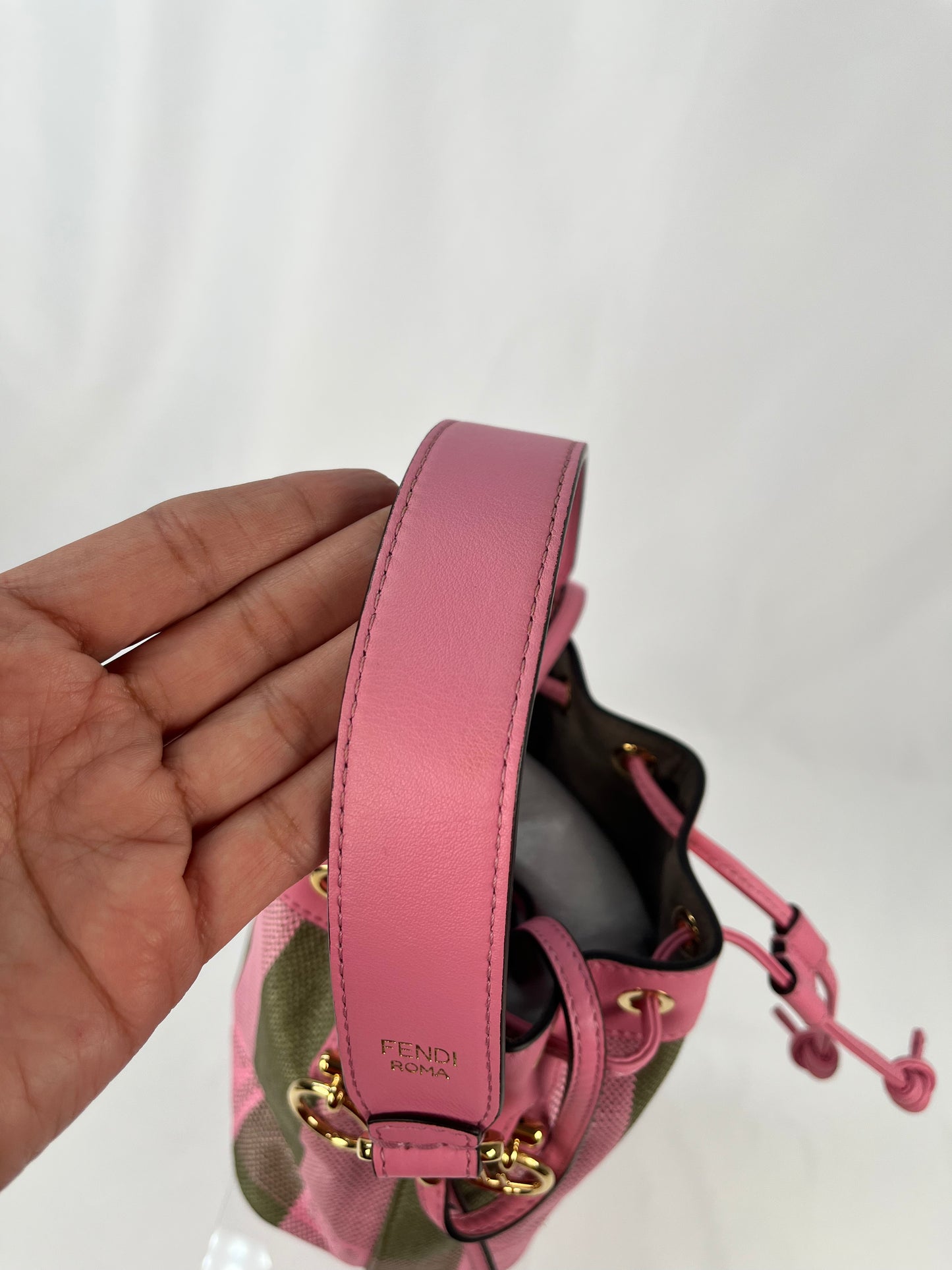 Pre-Owned FENDI Mon Tresor Raffia Bucket Pink/Brown Handbag
