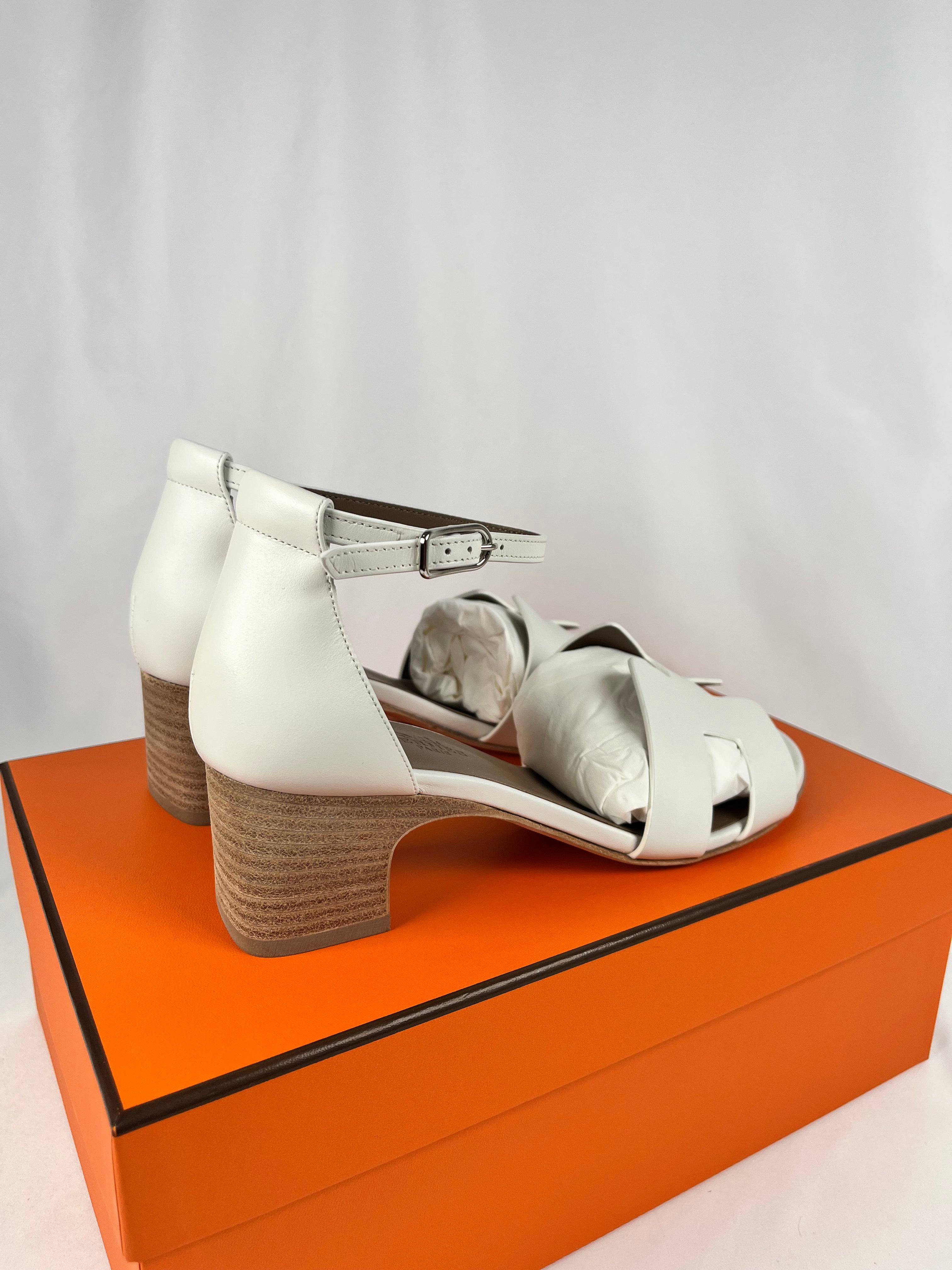 Pre-Owned HERMES Encens 50 Blanc Sandals, 36.5