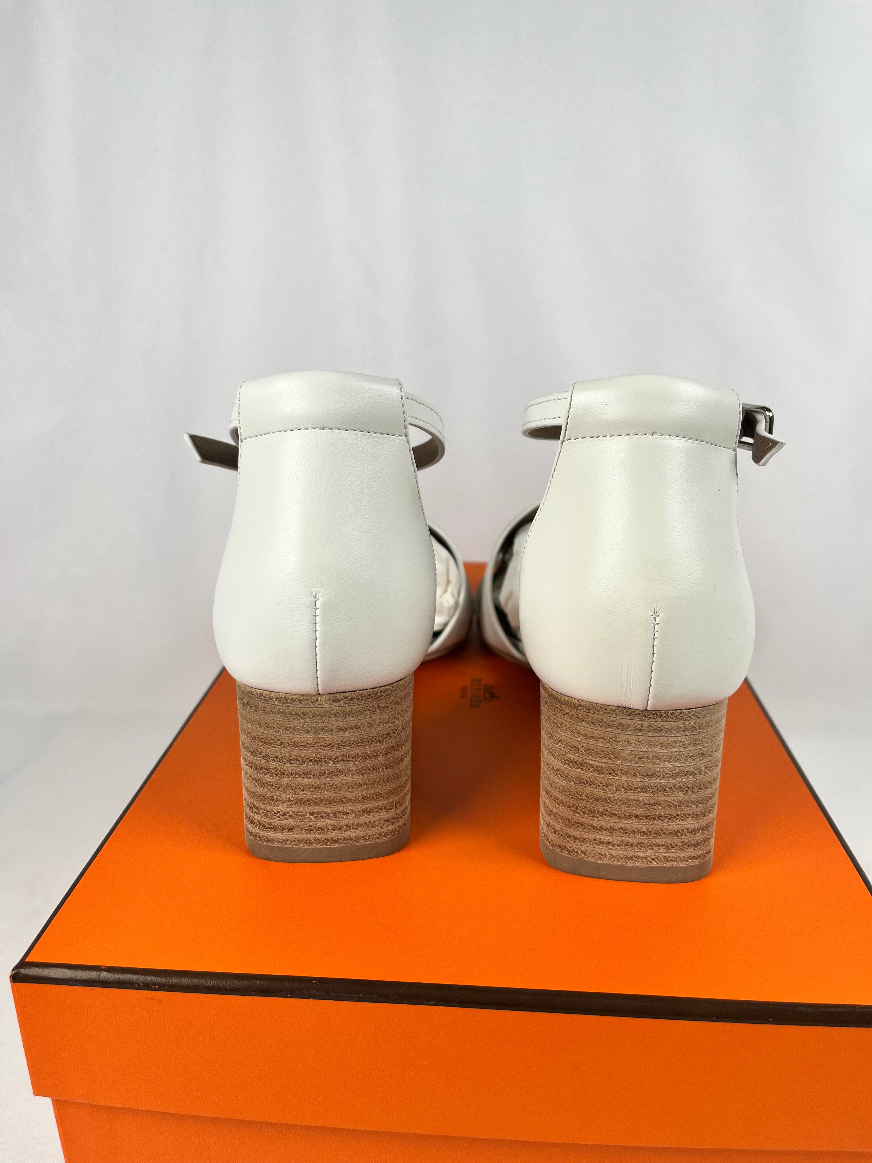 Pre-Owned HERMES Encens 50 Blanc Sandals, 36.5