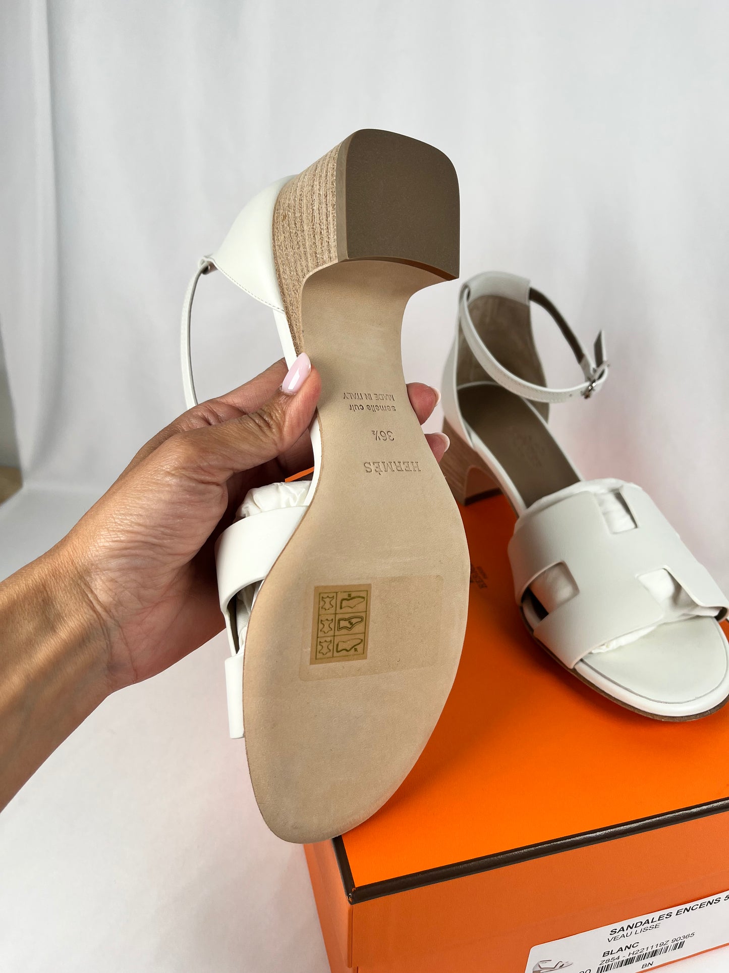 Pre-Owned HERMES Encens 50 Blanc Sandals, 36.5