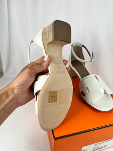 Pre-Owned HERMES Encens 50 Blanc Sandals, 36.5