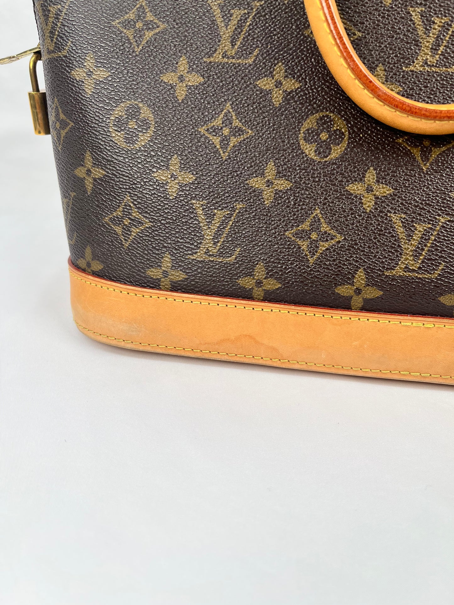 Pre-Owned LOUIS VUITTON Alma Monogram Handbag