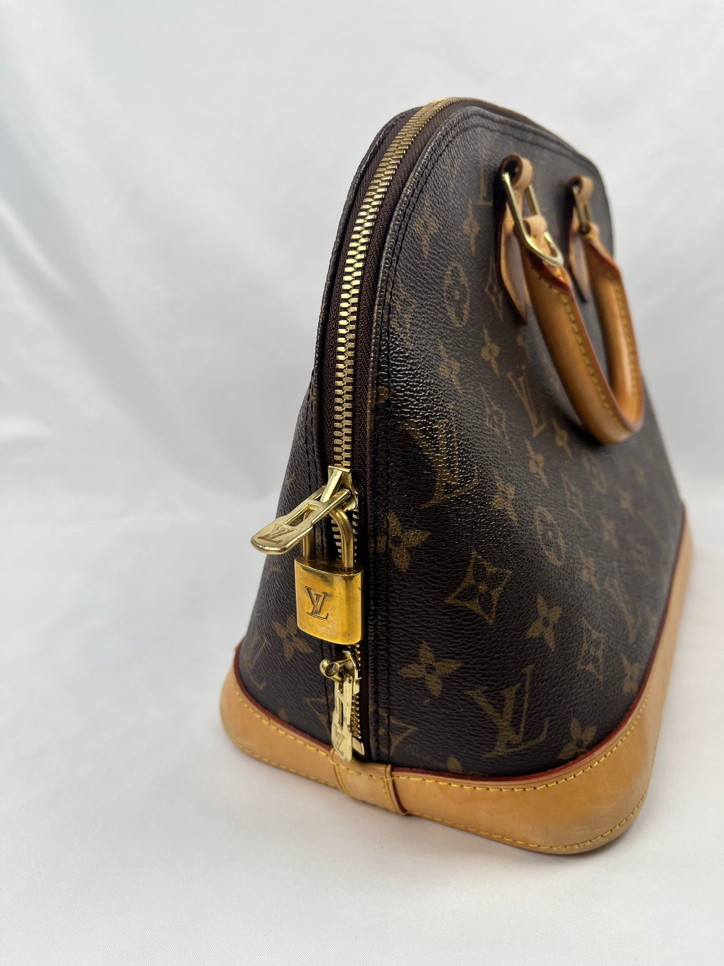 Pre-Owned LOUIS VUITTON Alma Monogram Handbag