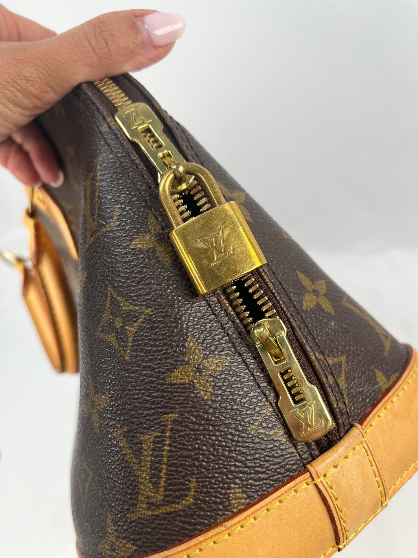 Pre-Owned LOUIS VUITTON Alma Monogram Handbag
