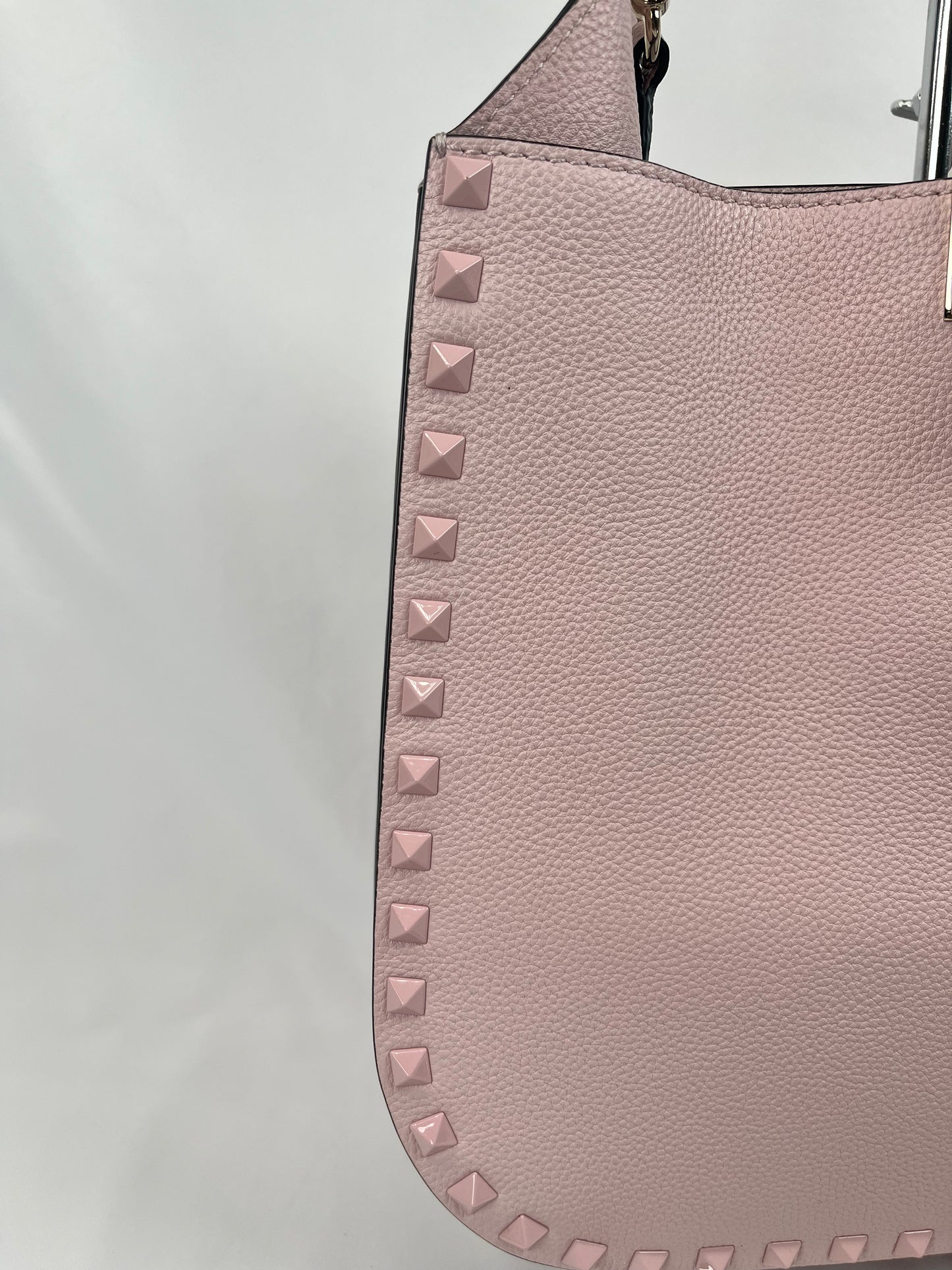 Pre-Owned VALENTINO Rockstud Hobo Bag Pink Handbag
