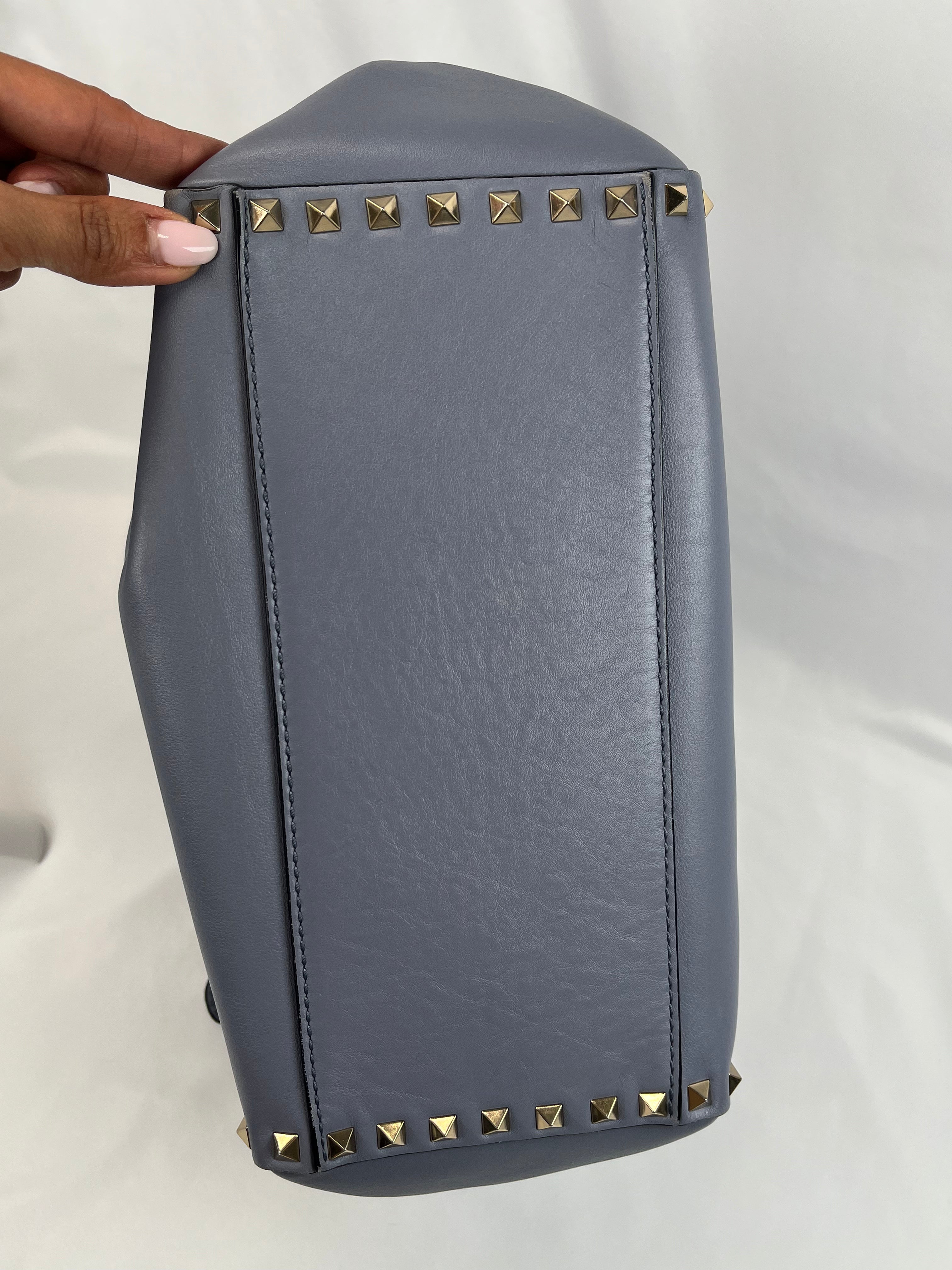 Pre-Owned VALENTINO Vitello Rockstud Double Handle London Stone Handbag
