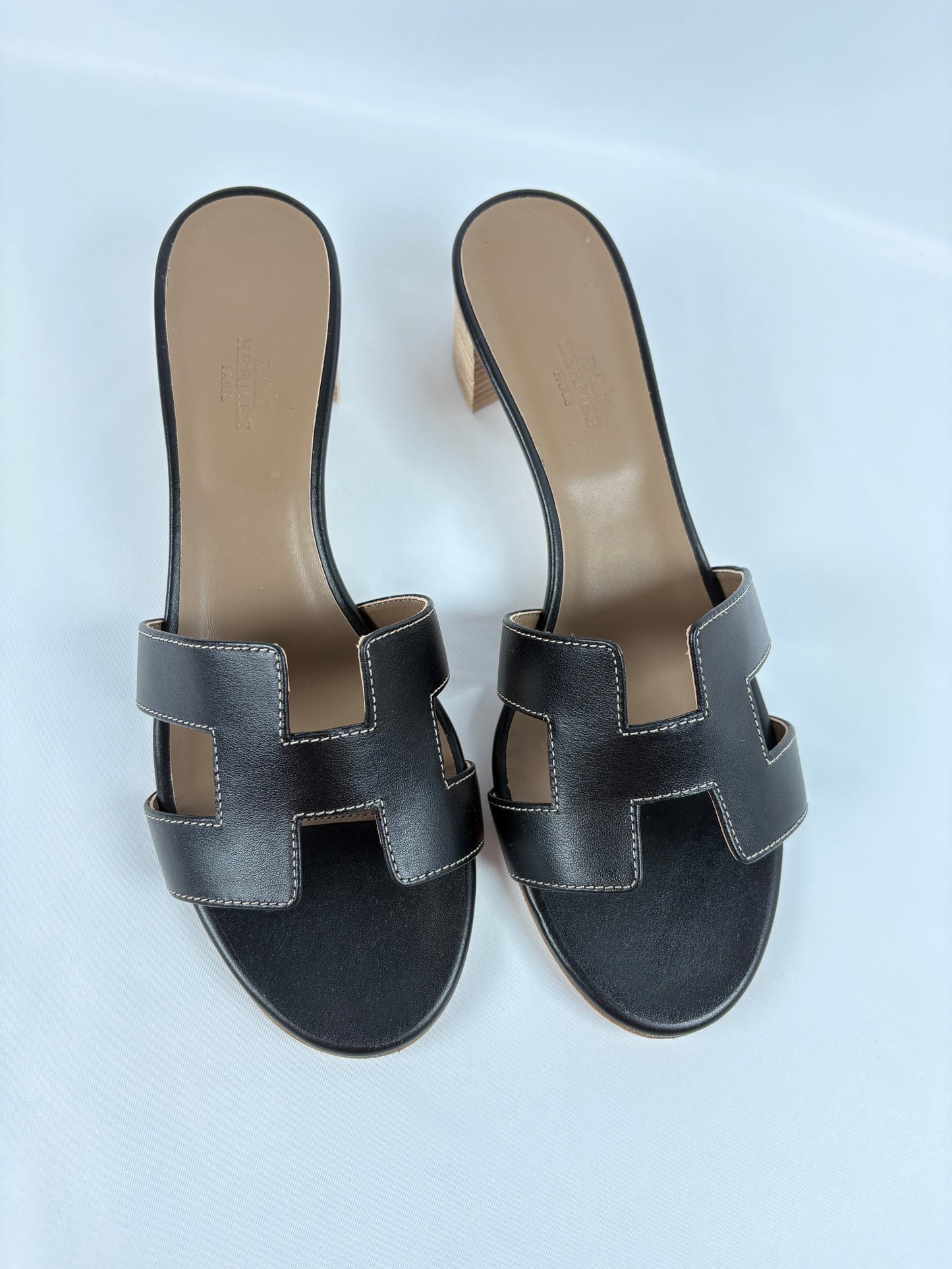 Pre-Owned HERMES Oasis Black Sandals, 41
