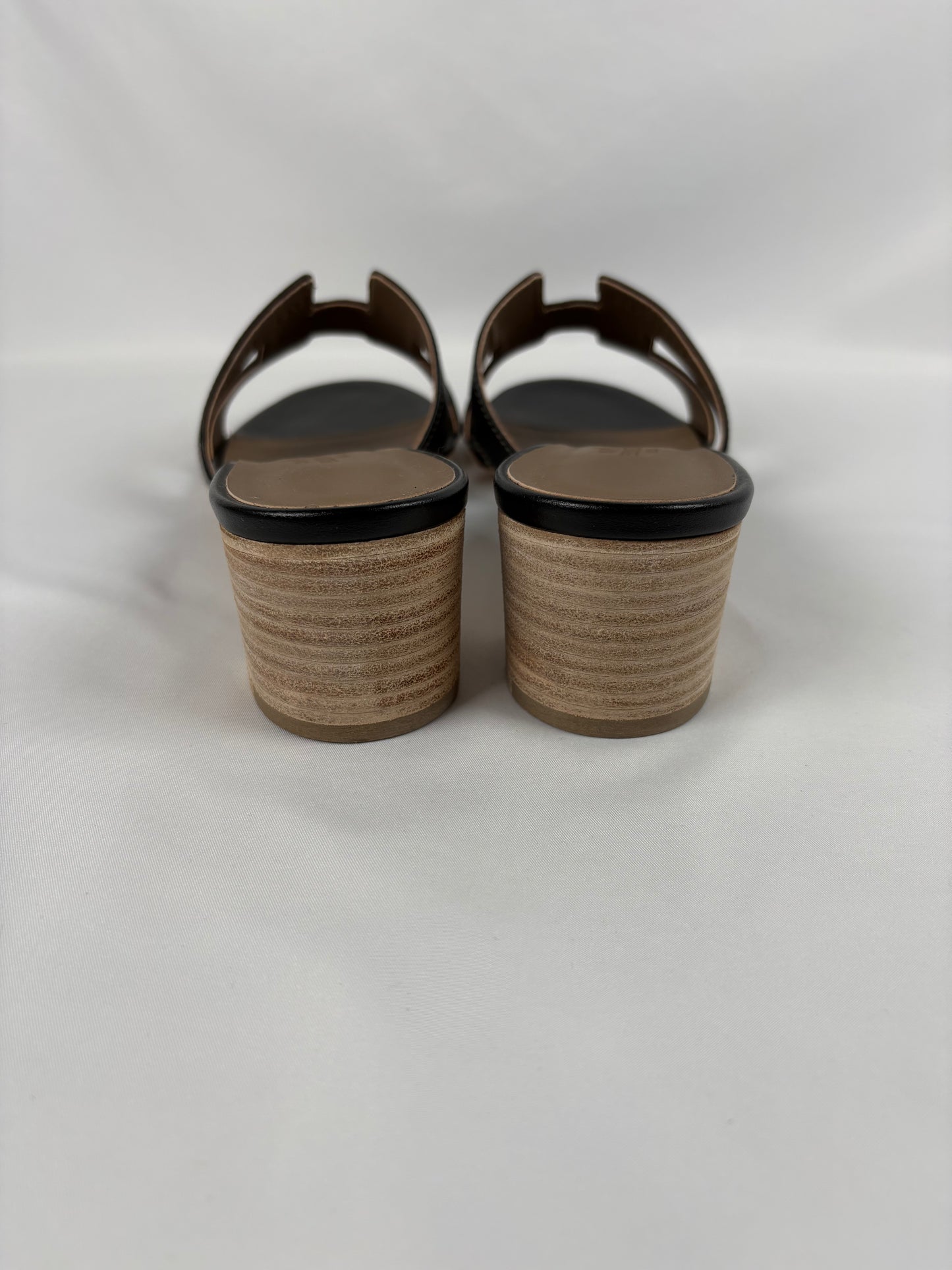 Pre-Owned HERMES Oasis Black Sandals, 41