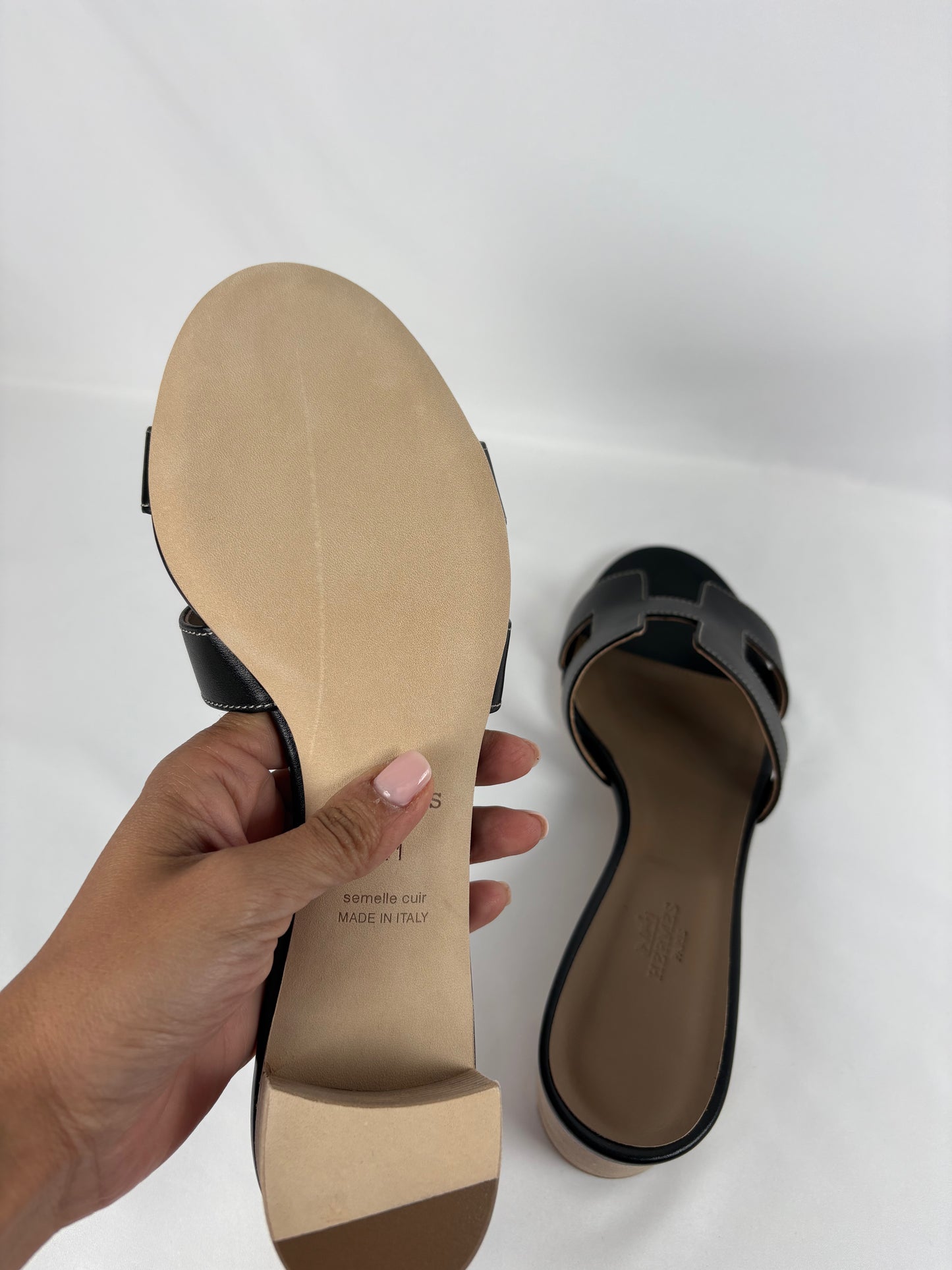 Pre-Owned HERMES Oasis Black Sandals, 41
