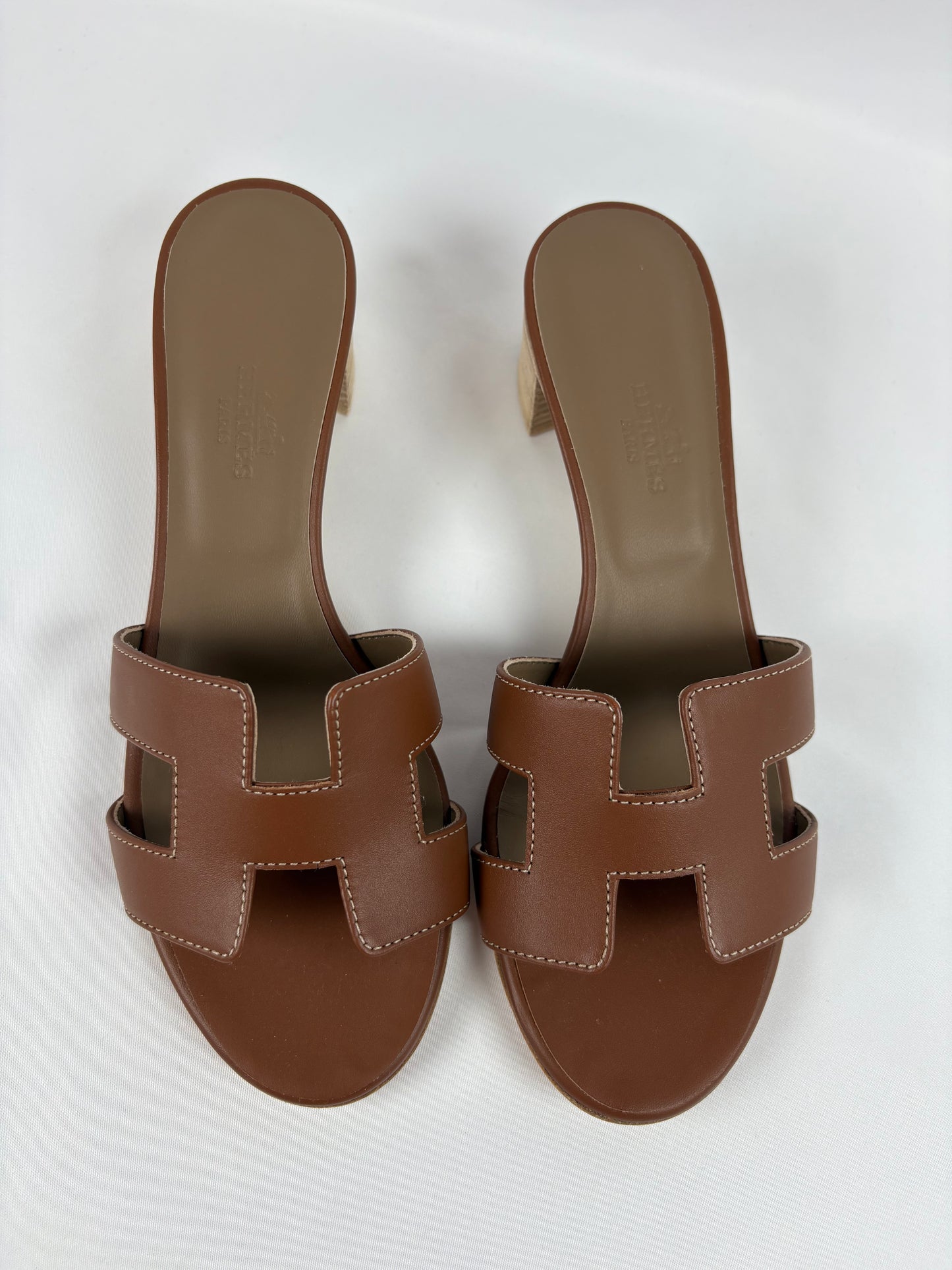Pre-Owned HERMES Oasis Gold Sandals, 37