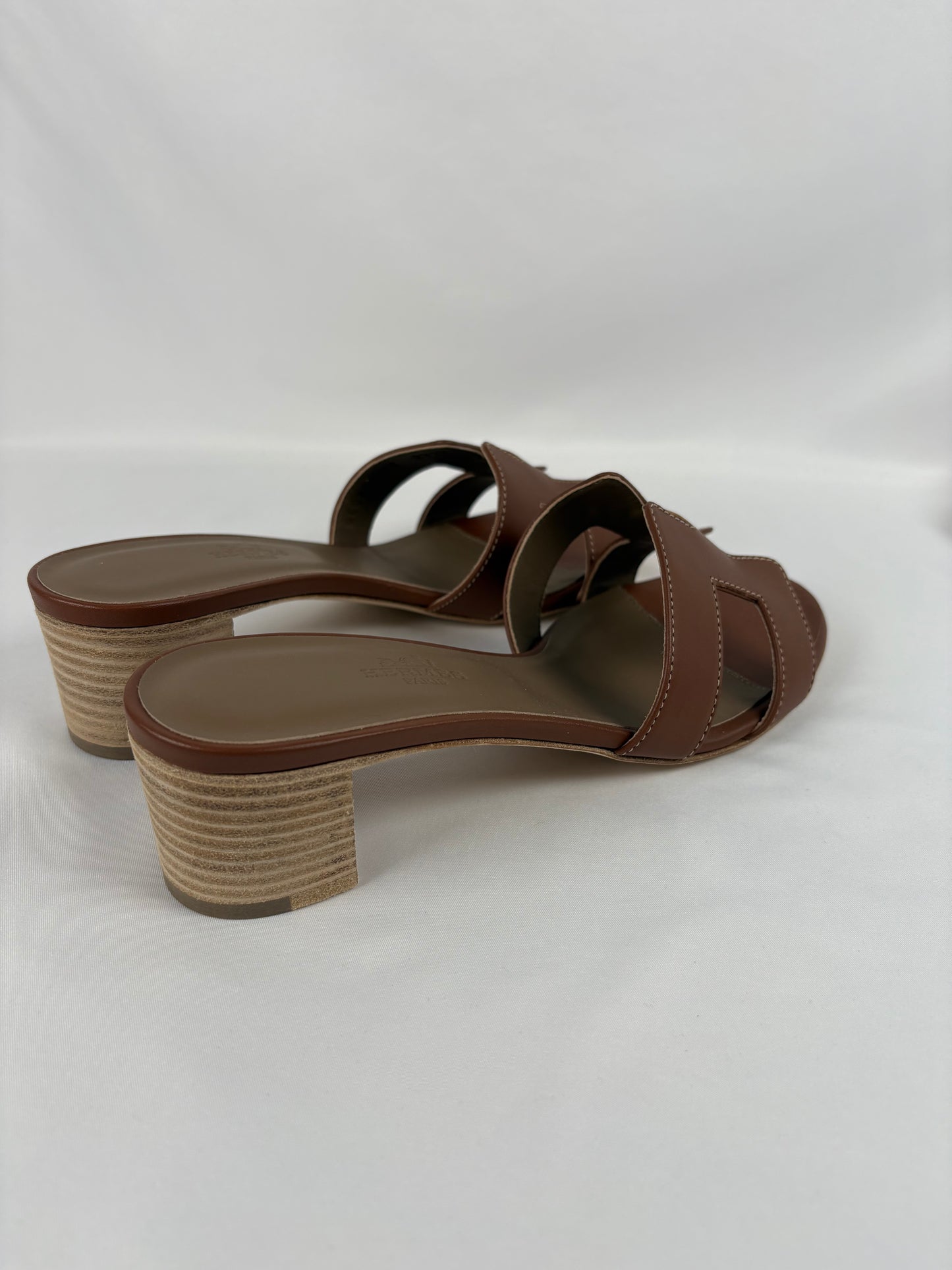 Pre-Owned HERMES Oasis Gold Sandals, 37