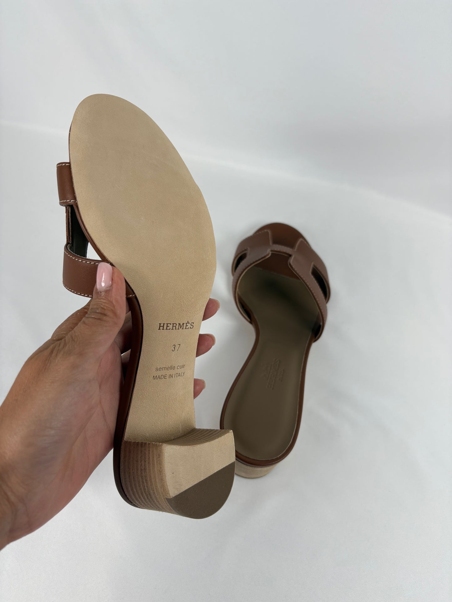 Pre-Owned HERMES Oasis Gold Sandals, 37