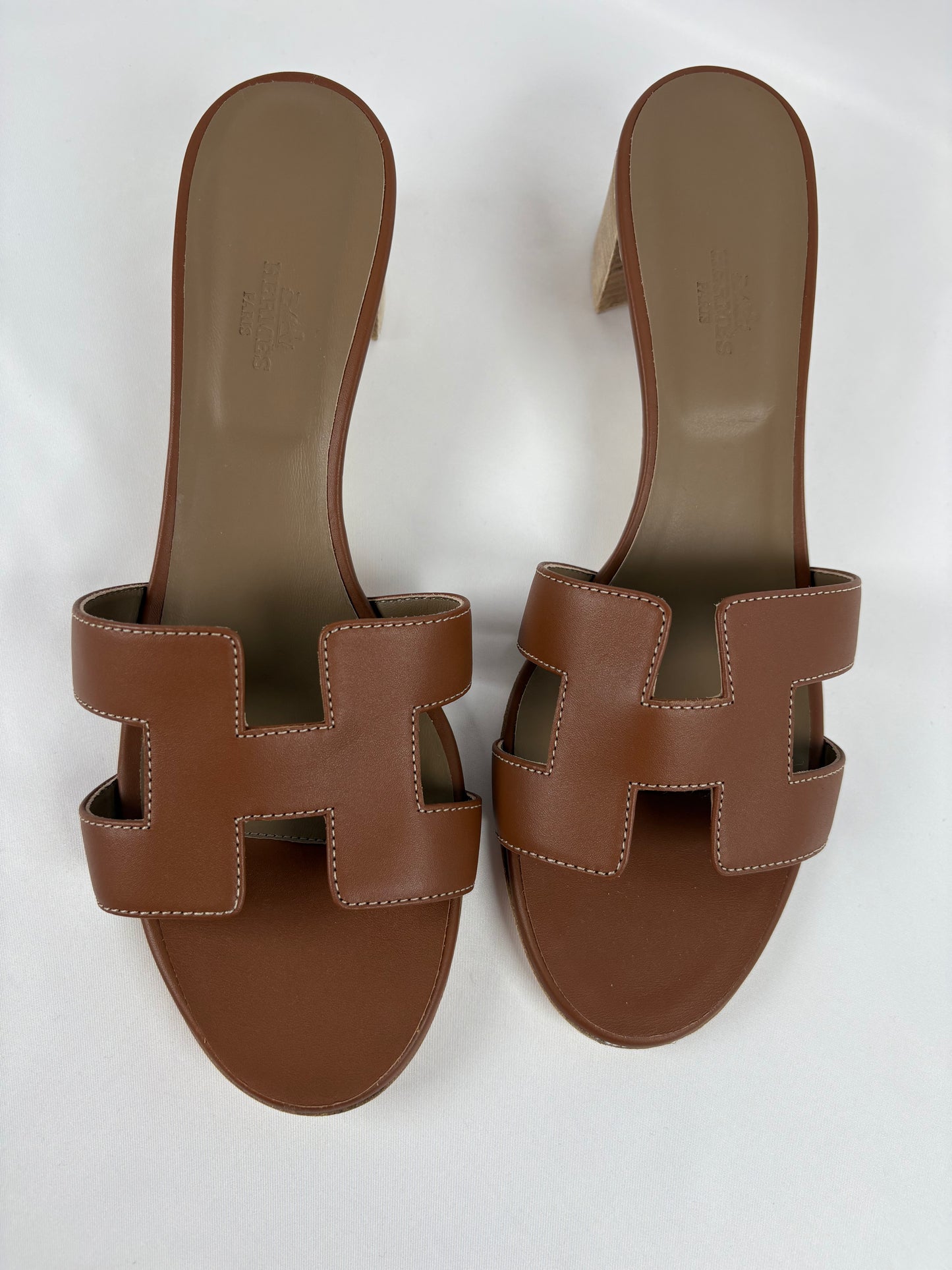 Pre-Owned HERMES Oasis Gold Sandals, 42