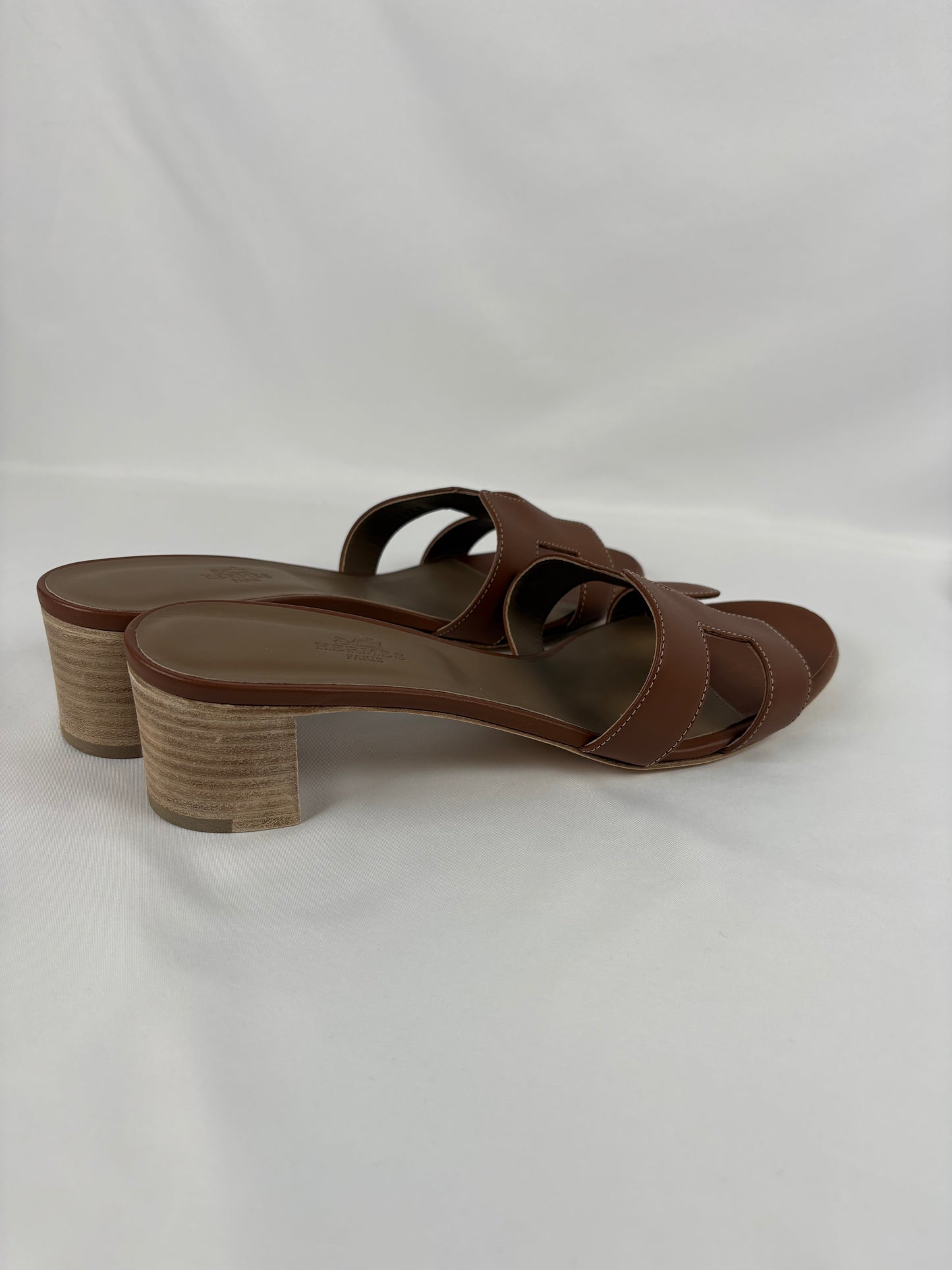 Pre-Owned HERMES Oasis Gold Sandals, 42