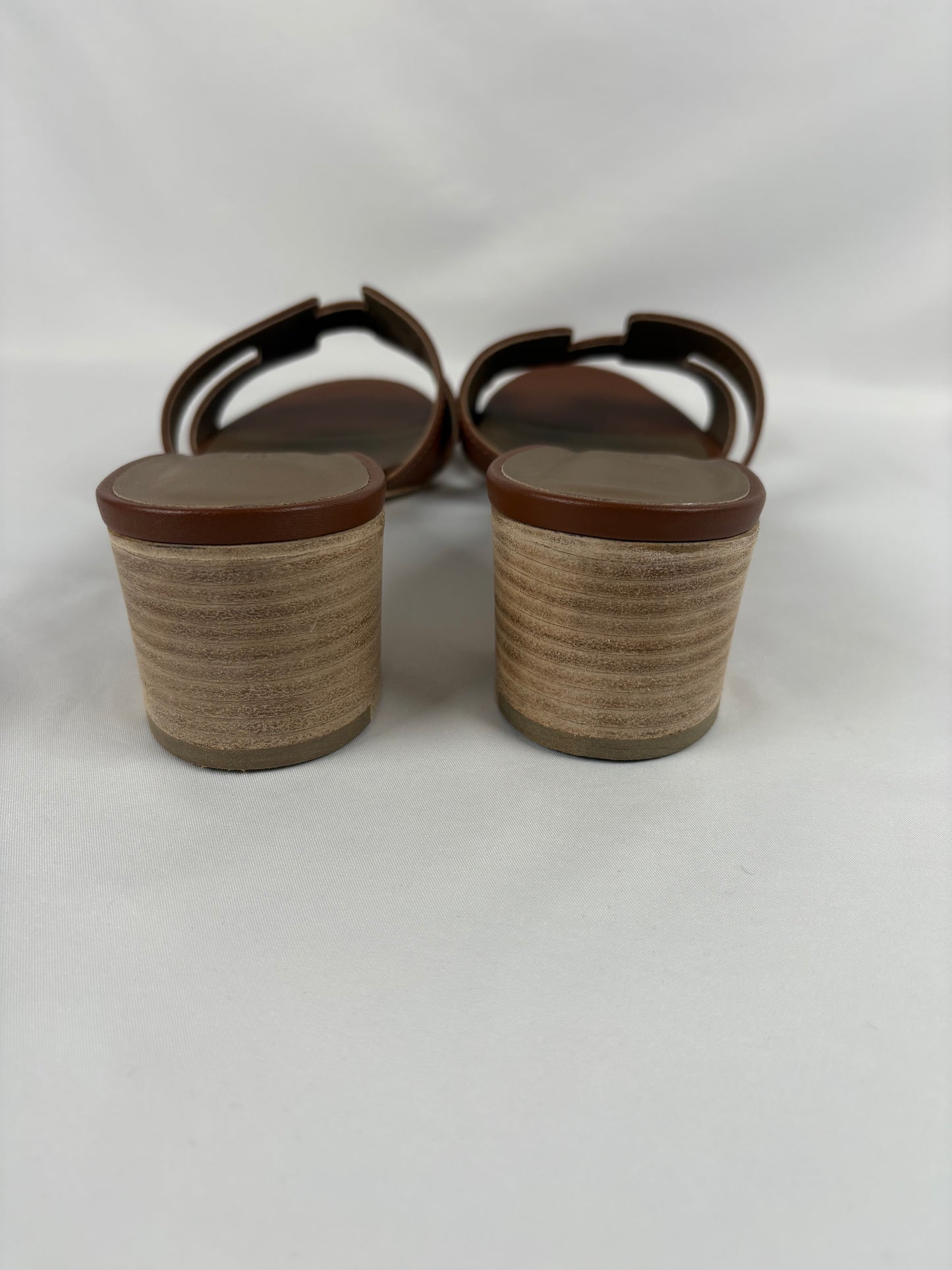 Pre-Owned HERMES Oasis Gold Sandals, 42