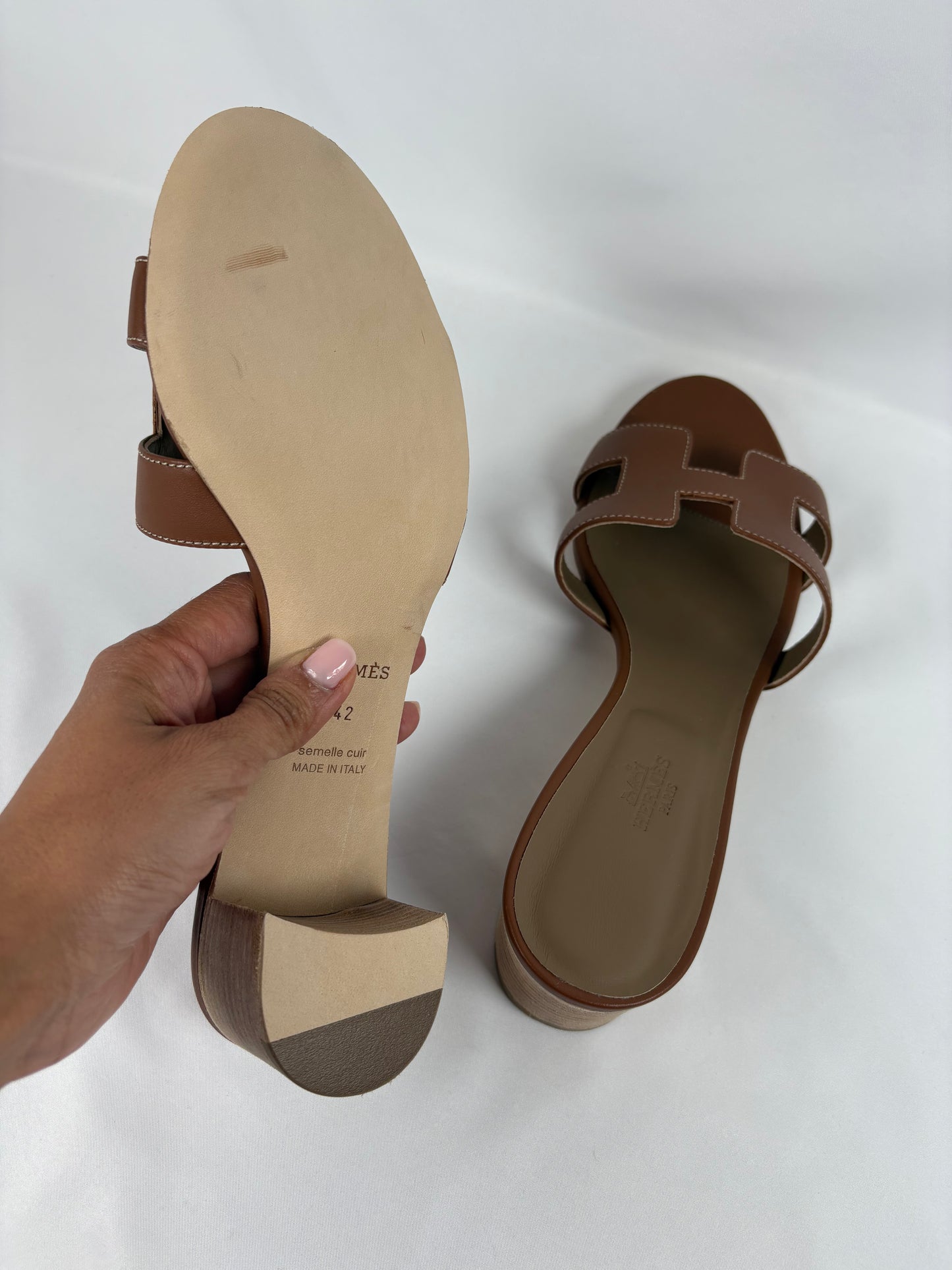 Pre-Owned HERMES Oasis Gold Sandals, 42