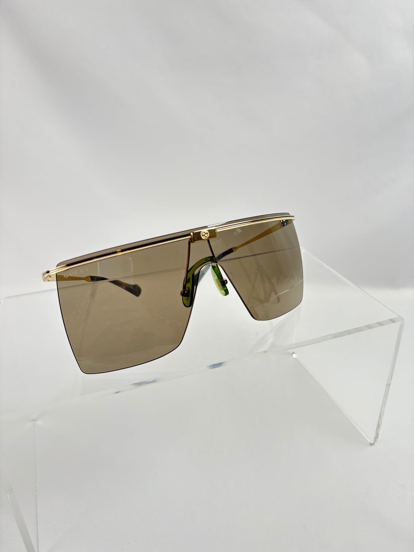 Pre-Owned GUCCI Square Framed Gold Sunglasses