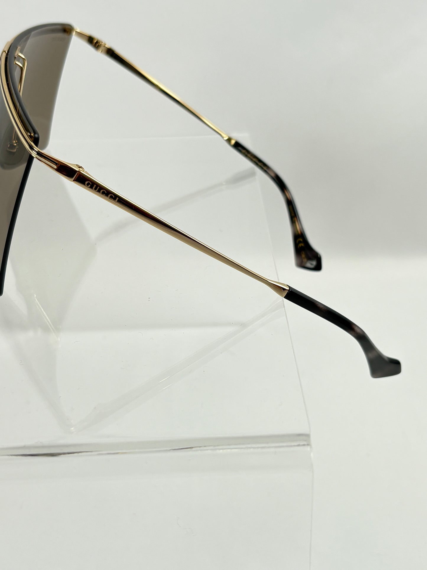 Pre-Owned GUCCI Square Framed Gold Sunglasses