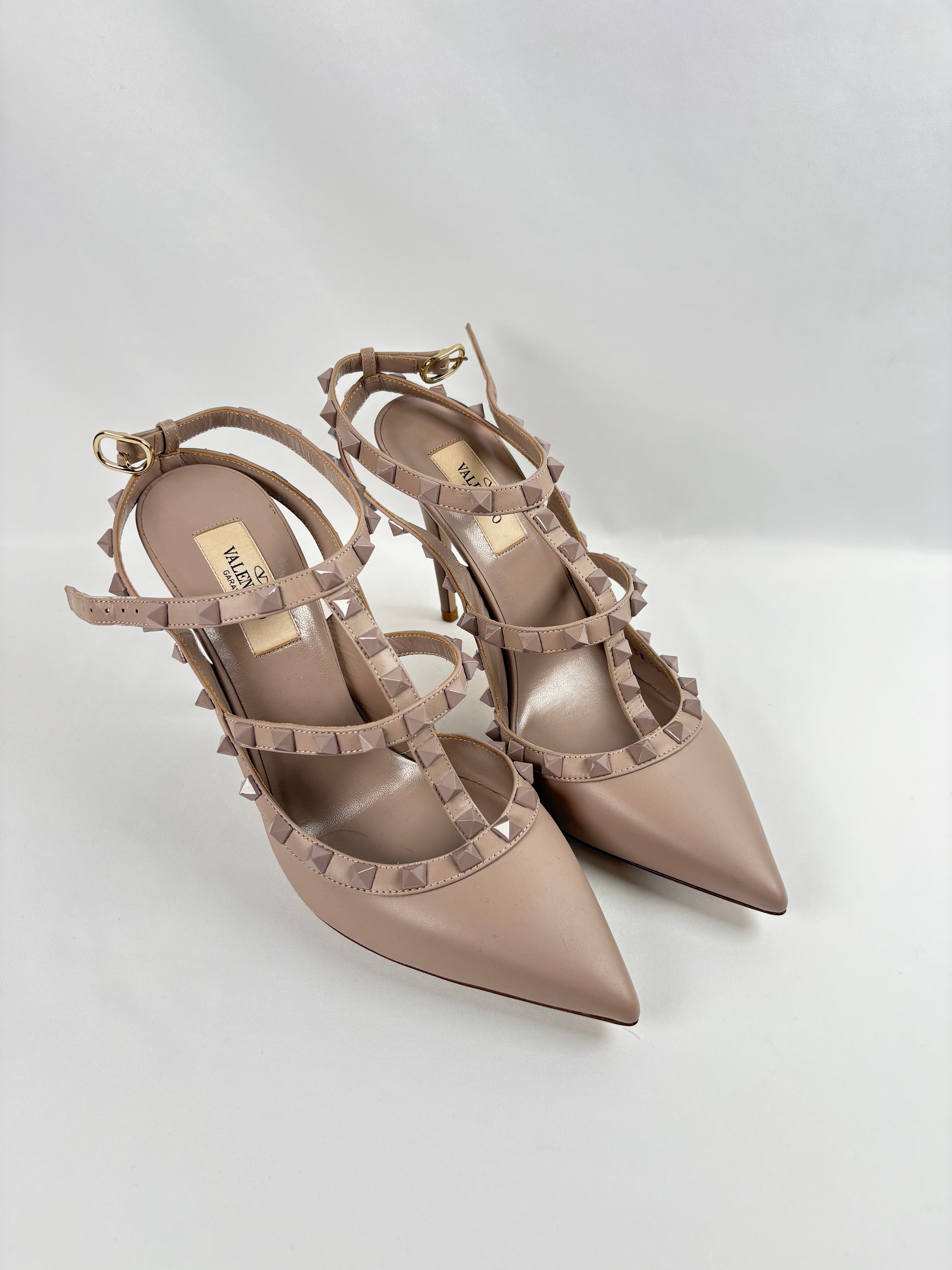 Valentino Garavani Rockstud Ankle Strap Poudre Pumps, 38.5